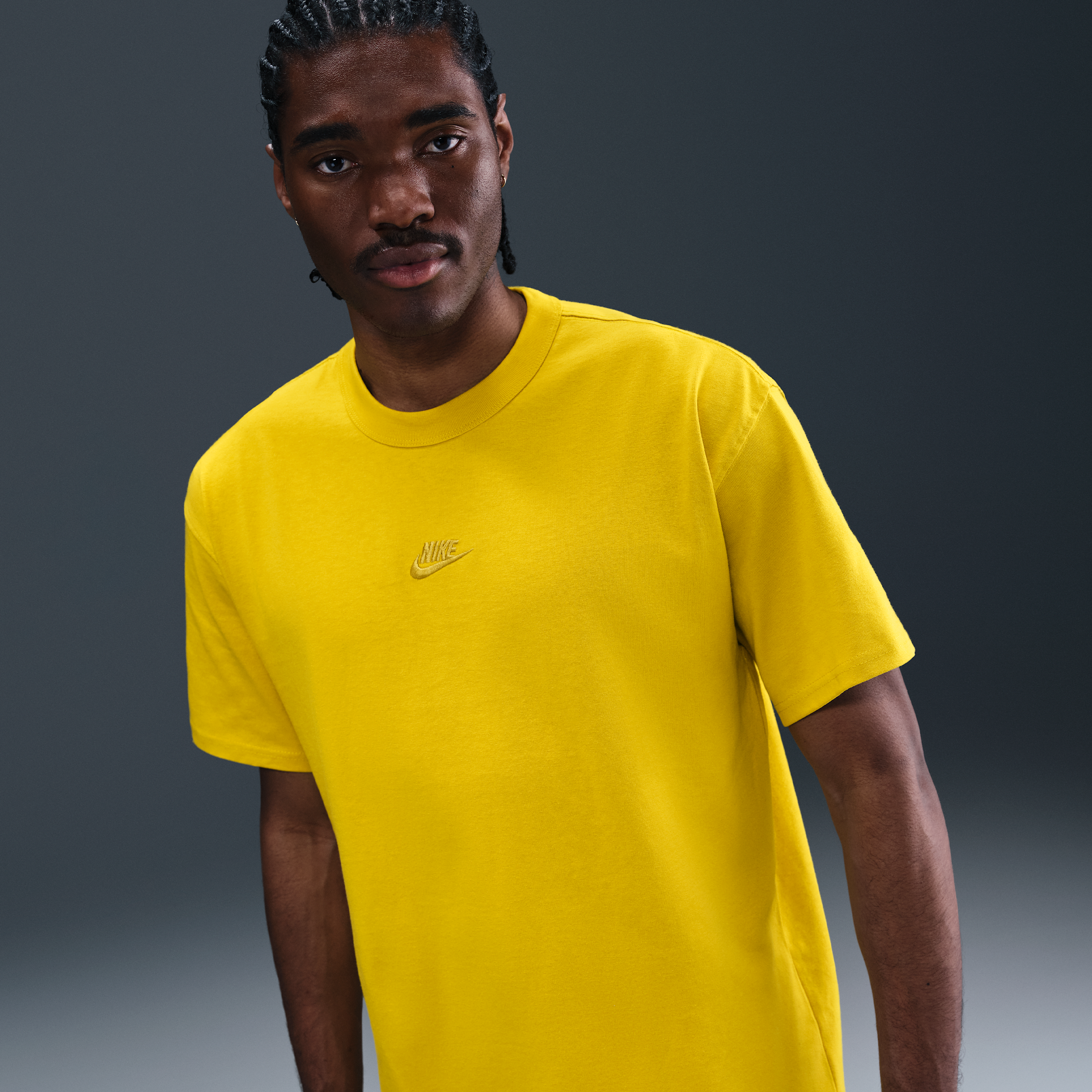 Thumbnail - Nike Sportswear Premium Essentials Herren-T-Shirt - Gelb