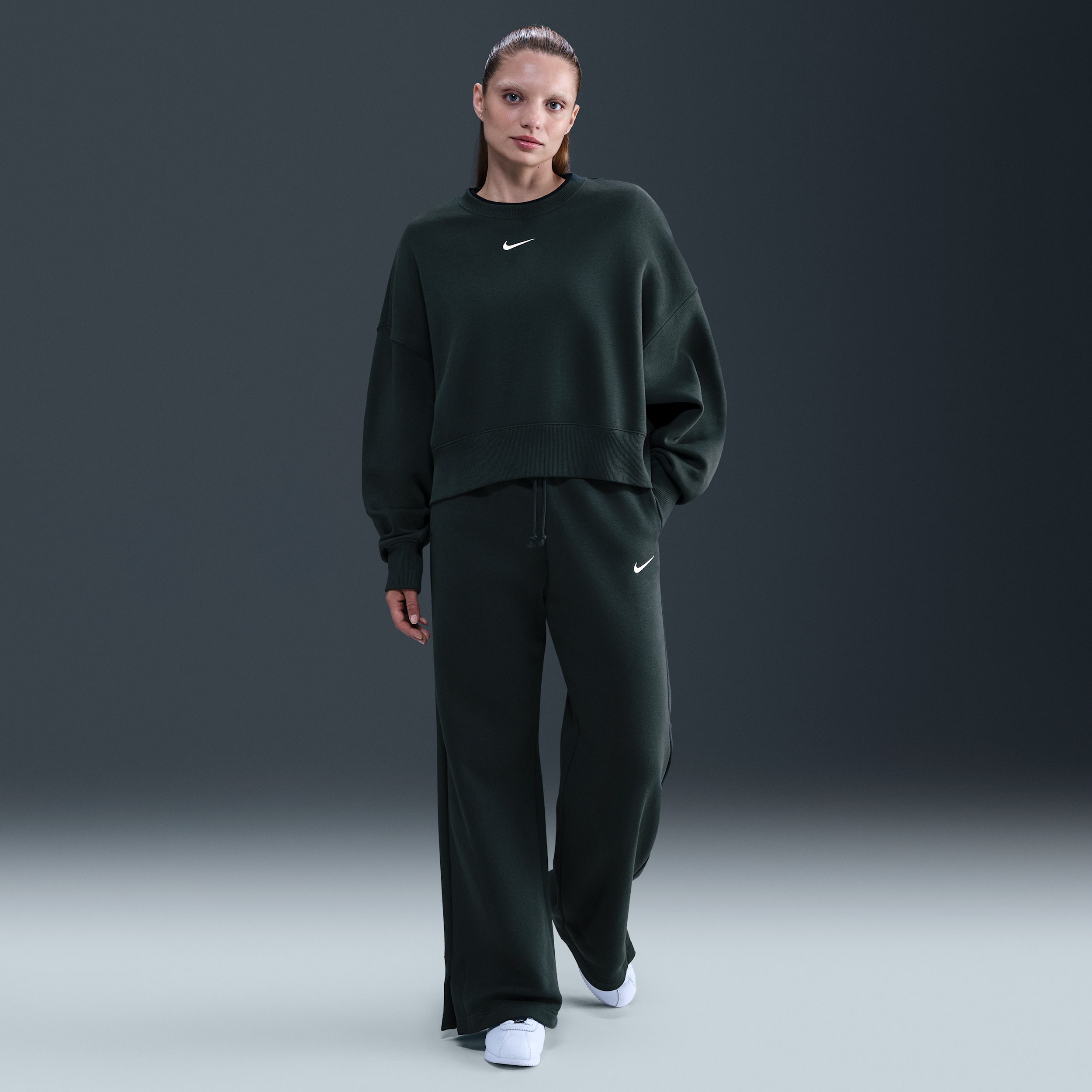 Thumbnail - Nike Phoenix Fleece Hose mit hohem Bund und weitem Bein (Damen) - Grün