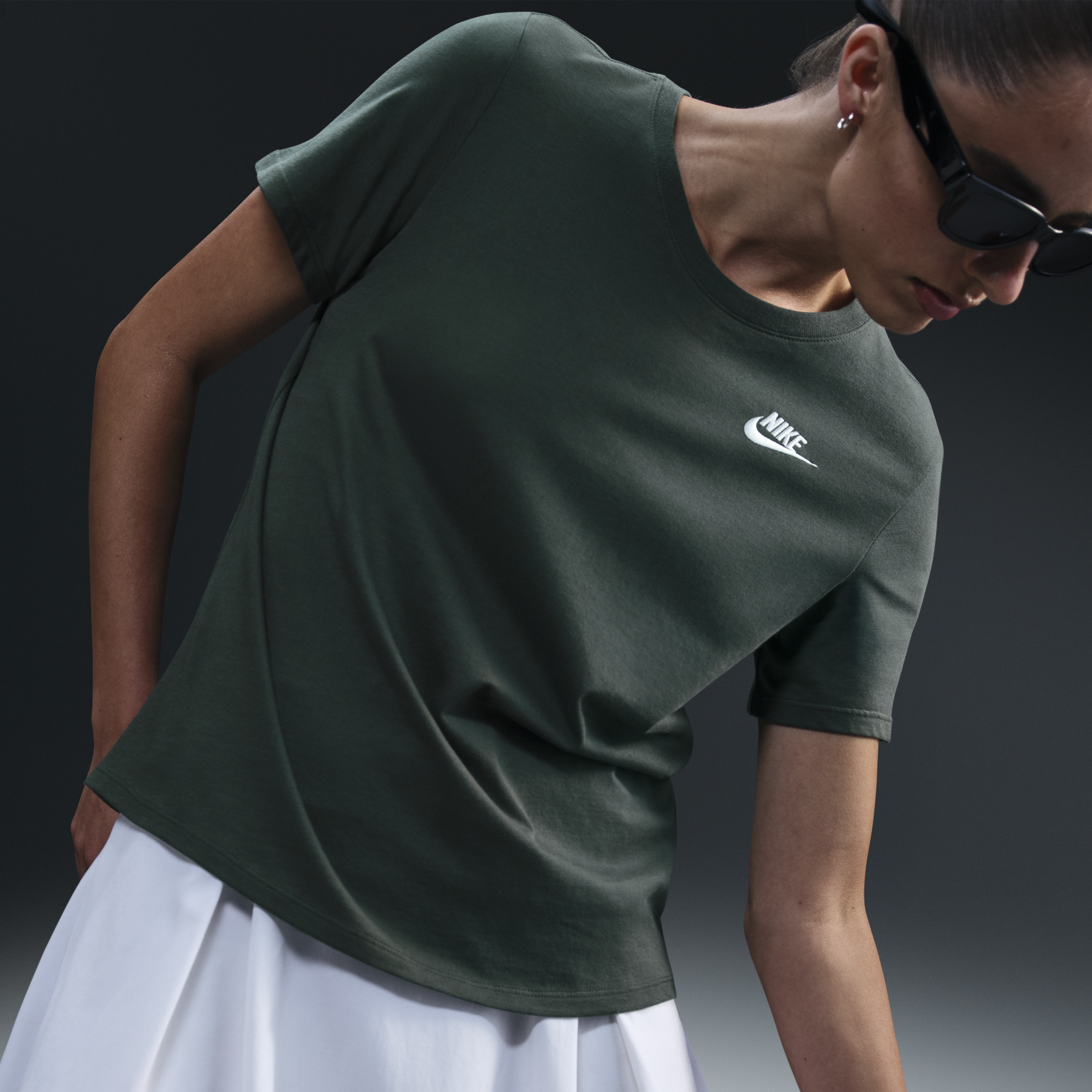 Tee-shirt Nike Sportswear Club Essentials pour femme - Vert