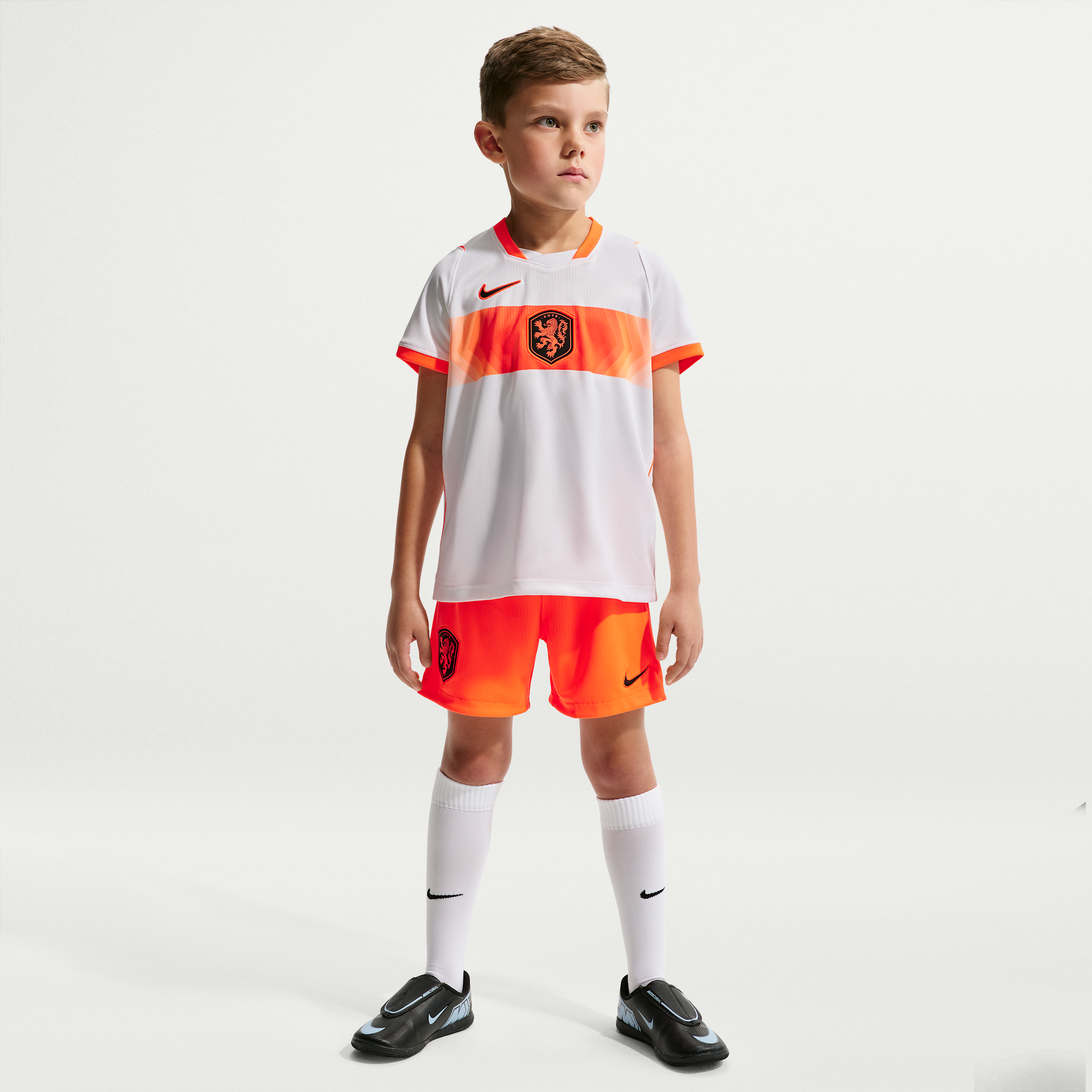 Nederland 2026 Stadium Uit Nike Driedelig Replicavoetbaltenue Voor Kleuters - Wit
