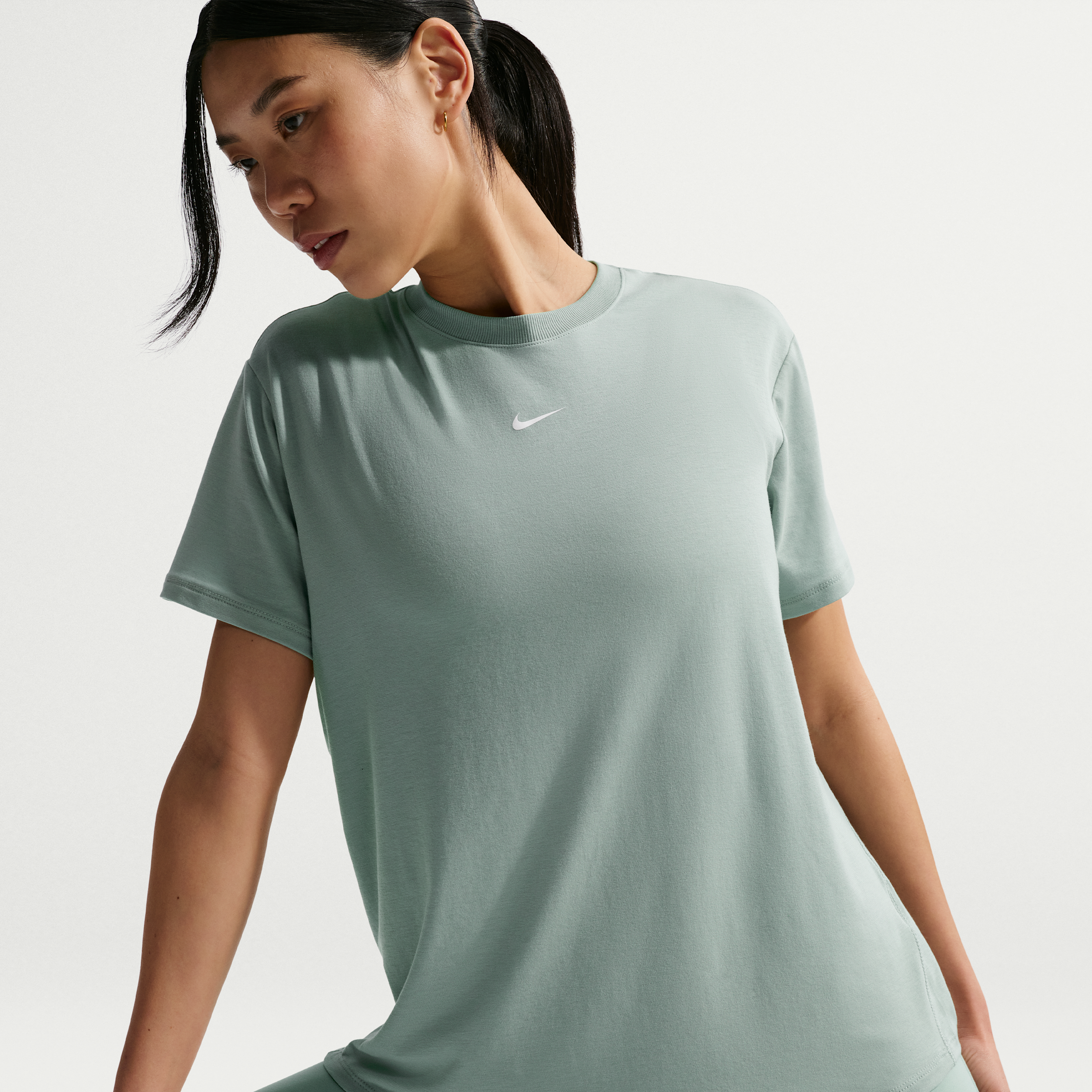 Thumbnail - Nike One Relaxed Dri-FIT-Kurzarmshirt für Damen - Grün