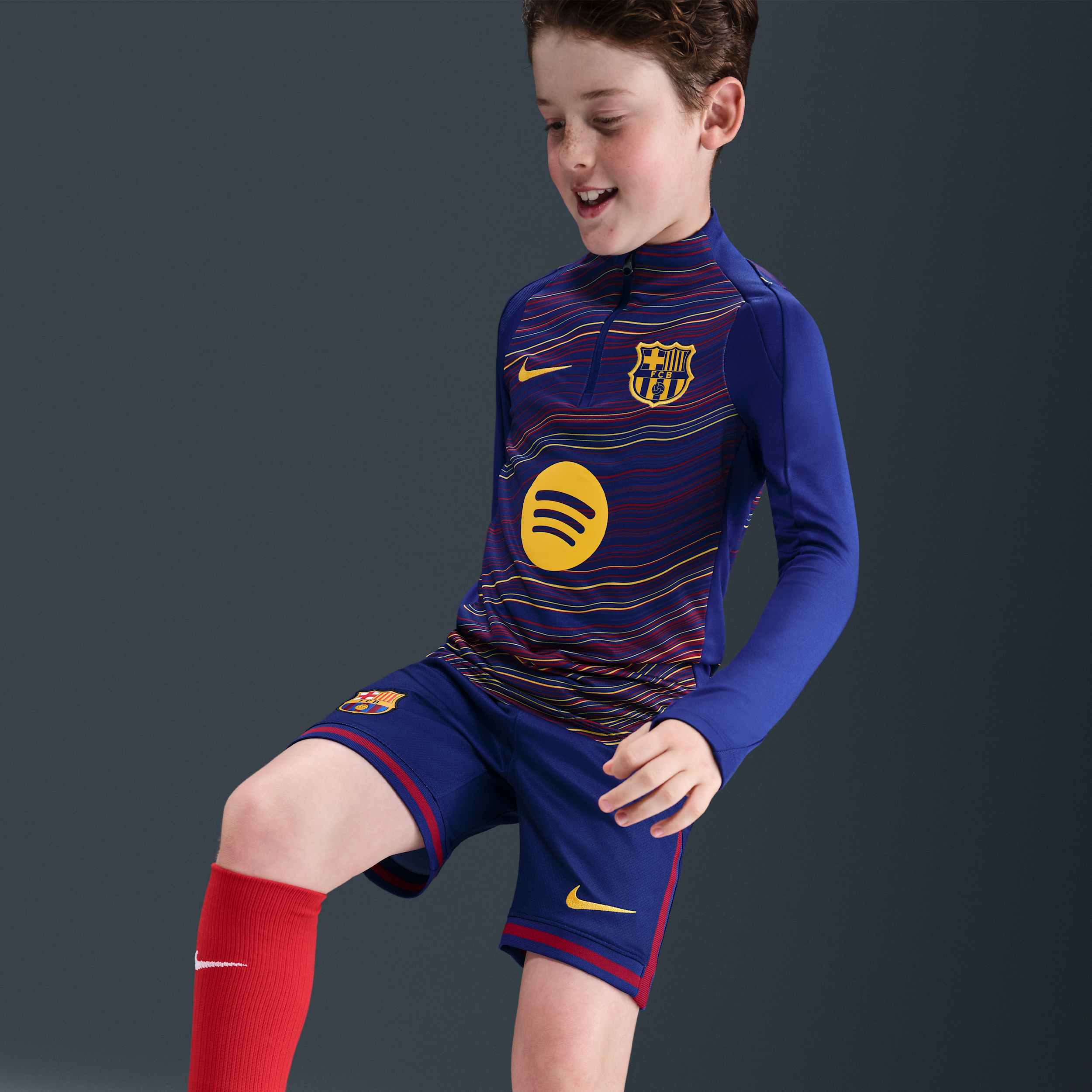 Thumbnail - FC Barcelona Strike Home Nike Dri-FIT Pre-Match-Fußball-Drill-Oberteil (ältere Kinder) - Blau