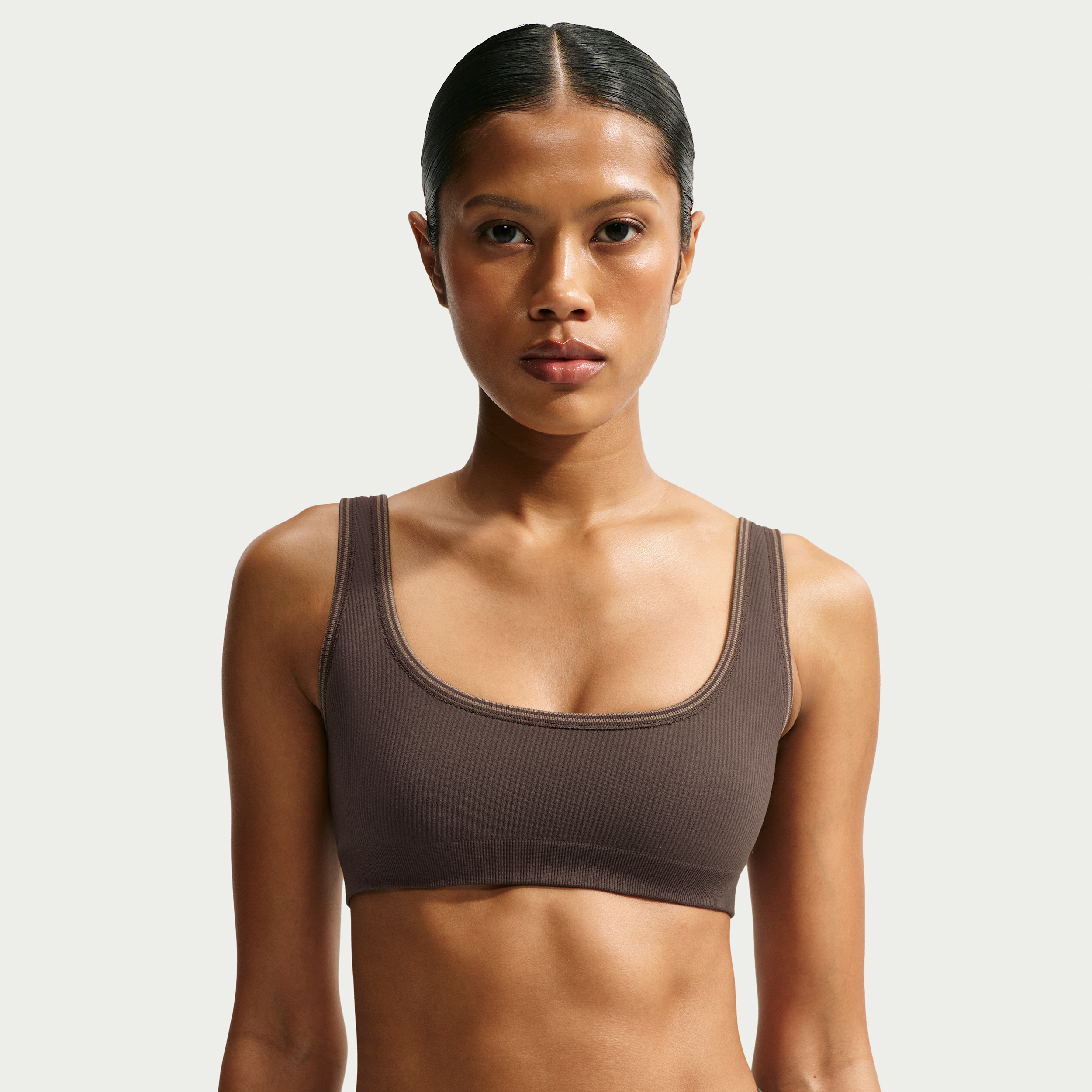 NikeSKIMS Ribbed Seamless Micro-Scoop-bh til kvinder - brun