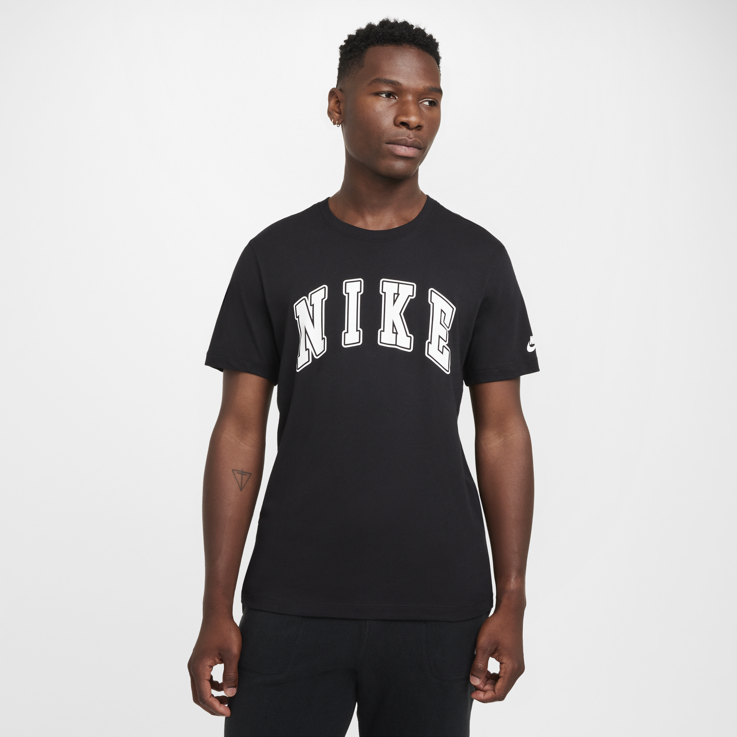 t-shirt-nike-sportswear-club-pour-homme-noir-m-fz7987-010