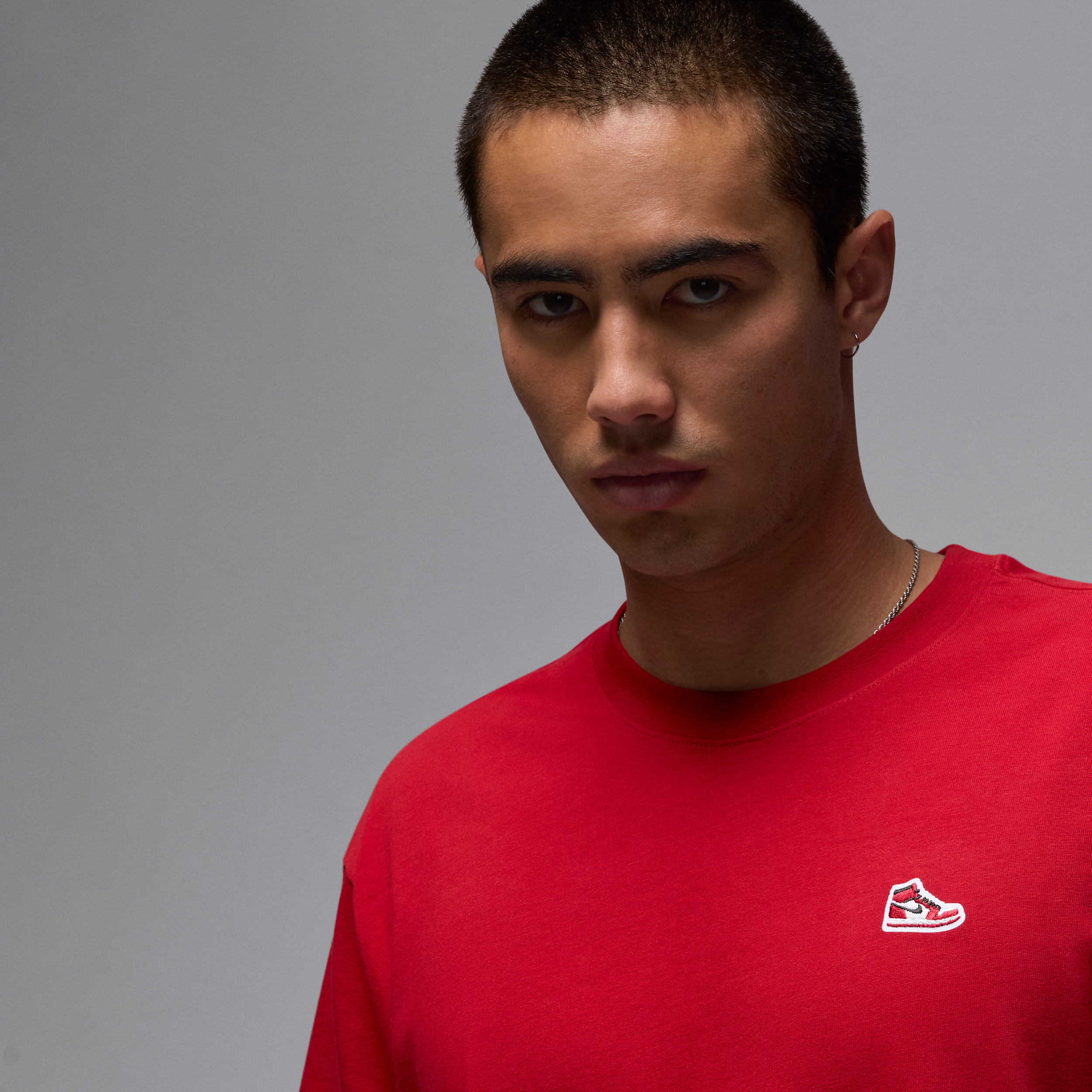 T-shirt à écusson sneaker Jordan pour homme - Rouge