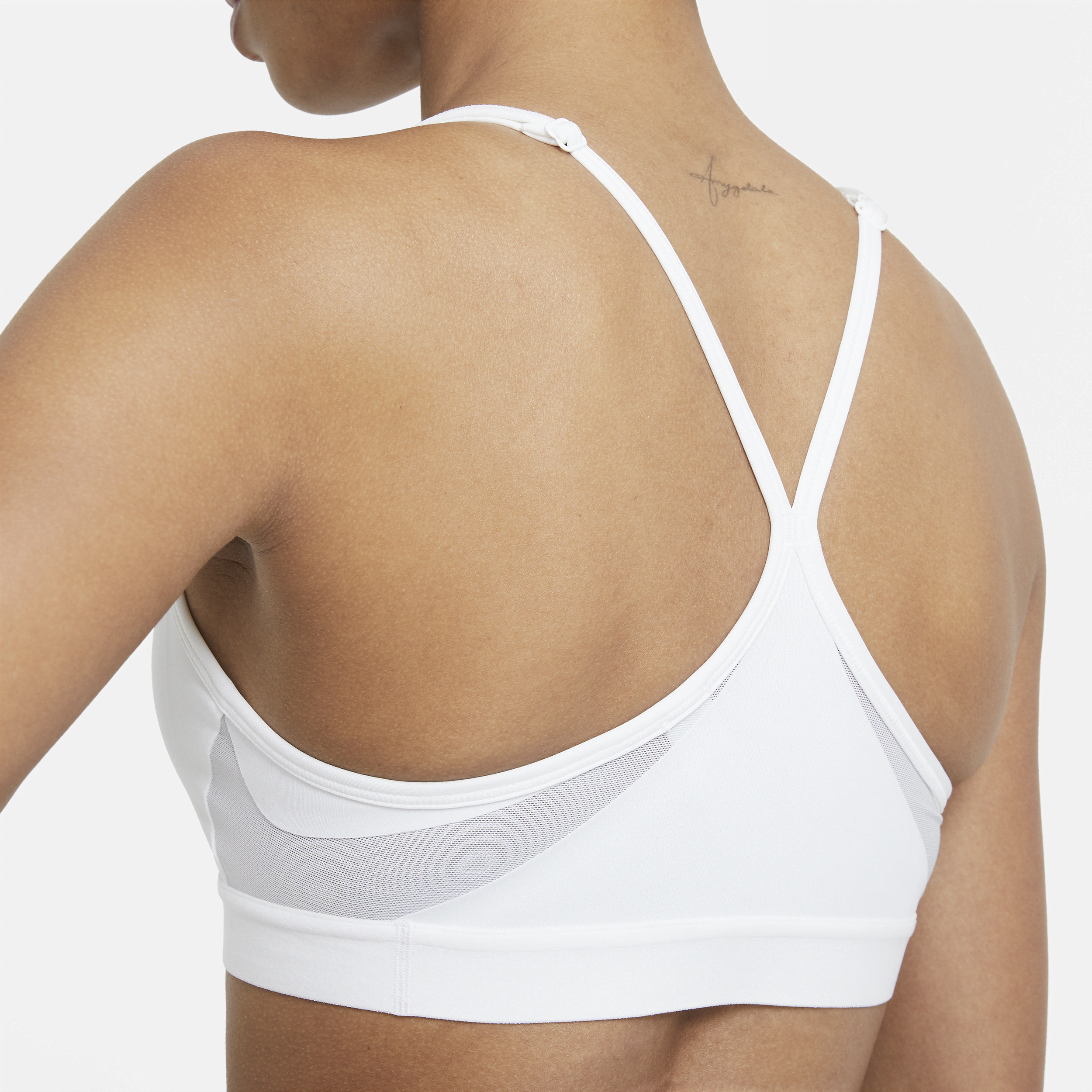 Brassière de sport rembourrée à maintien léger et col en V Nike Indy pour femme - Blanc