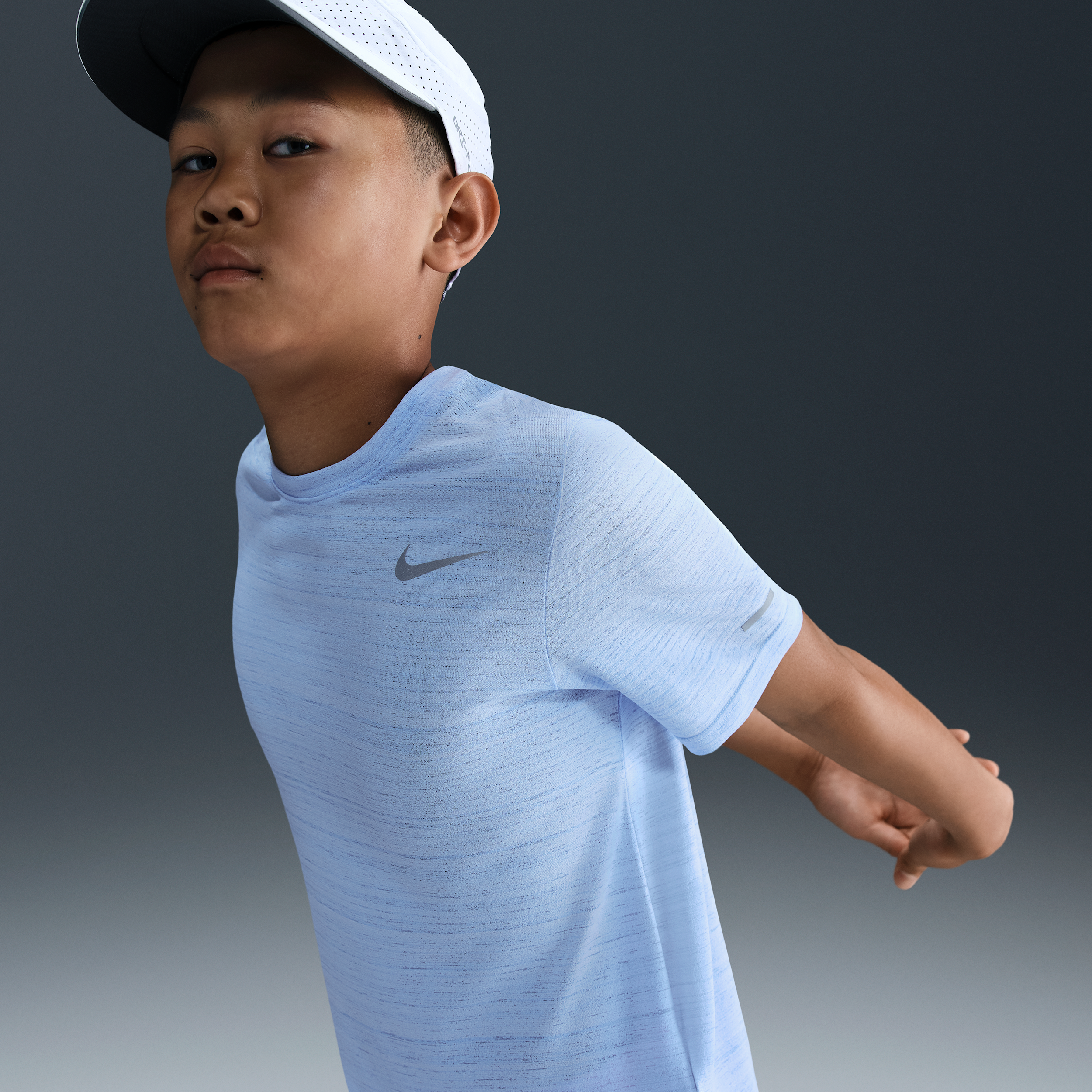 Nike Dri-FIT Miler Older Kids (Boys) Training Top - Blue - Polyester