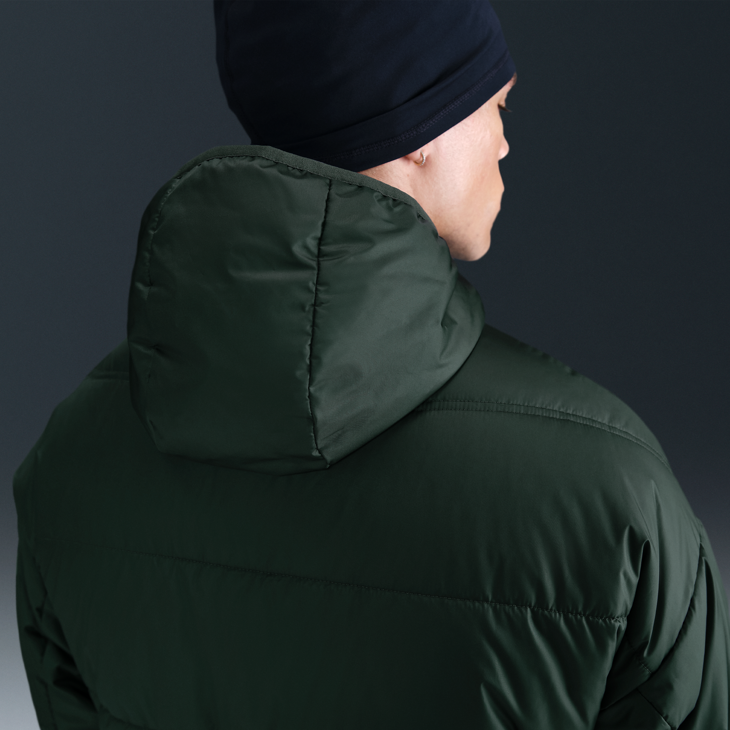 Thumbnail - Chelsea FC Academy Pro Nike Therma-FIT Fußballjacke mit Synthetikfüllung (Herren) - Grün