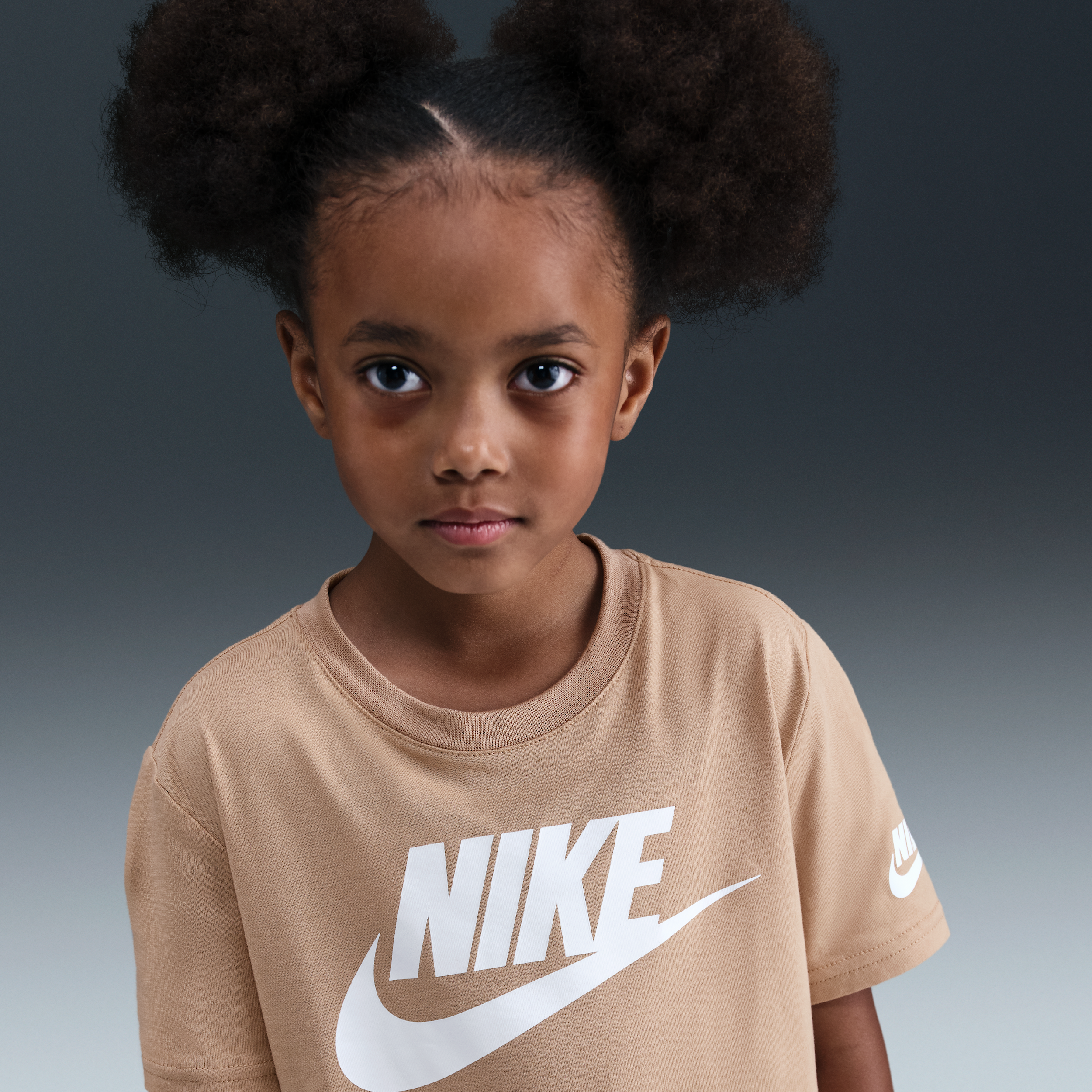 Thumbnail - Nike T-Shirt für jüngere Kinder - Braun