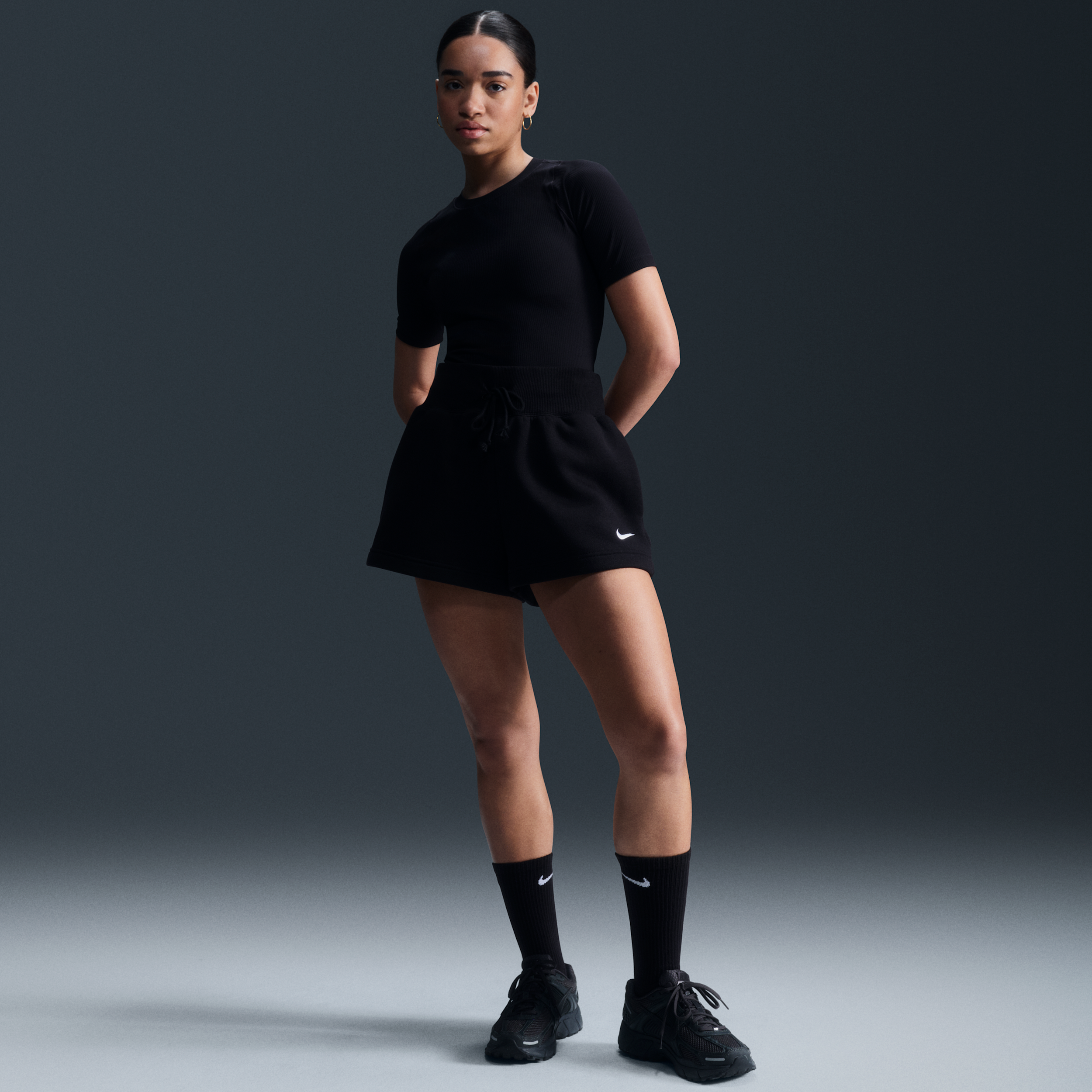 Nike Phoenix Fleece damesshorts met ruimvallende pasvorm en hoge taille - Zwart