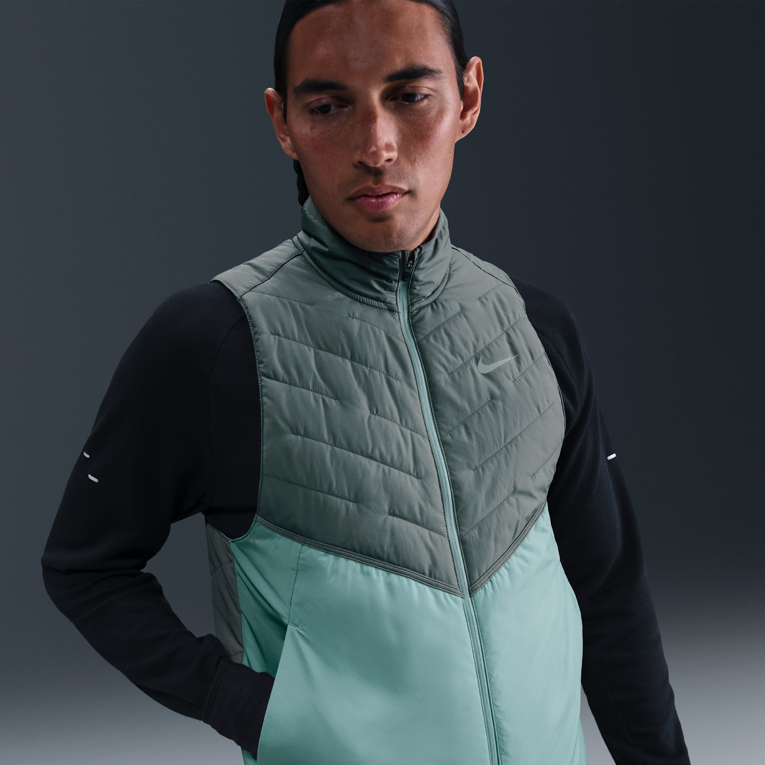 Nike Therma-FIT Repel hardloopbodywarmer met synthetische vulling voor heren - Grijs