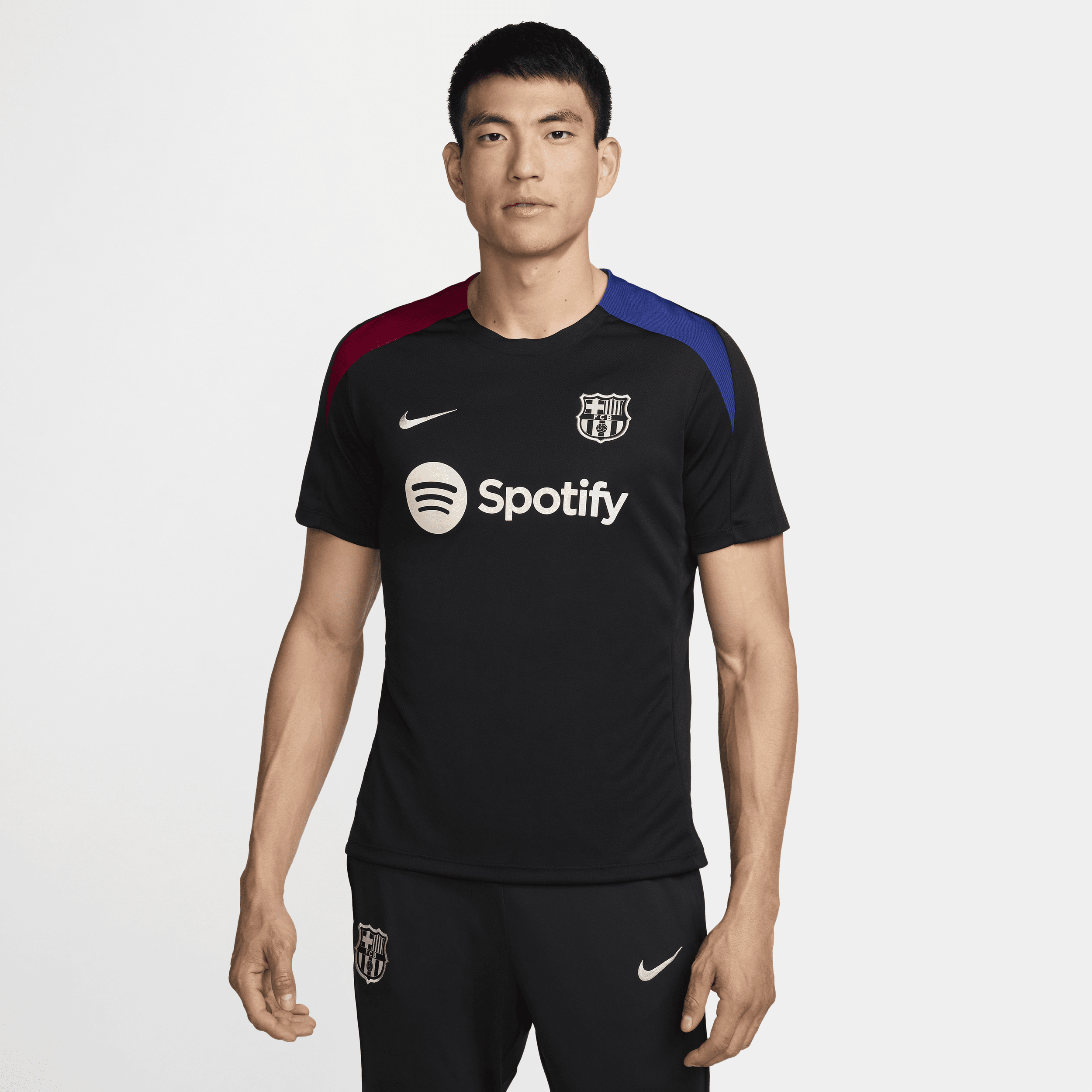 Haut de foot en maille à manches courtes Nike Dri-FIT FC Barcelona Strike pour homme - Noir