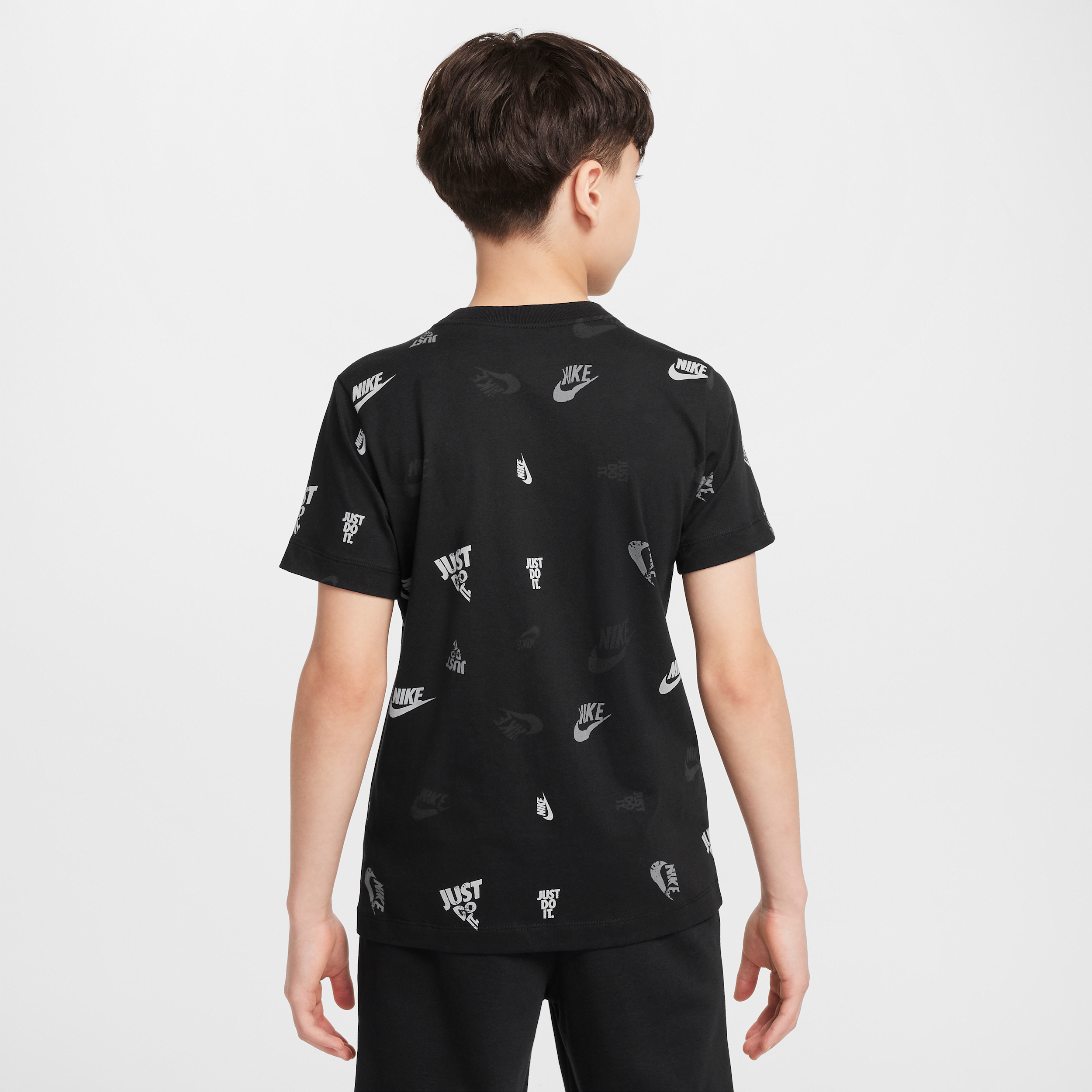 Thumbnail - Inter Mailand Nike Fußball-T-Shirt mit Print (ältere Kinder) - Schwarz