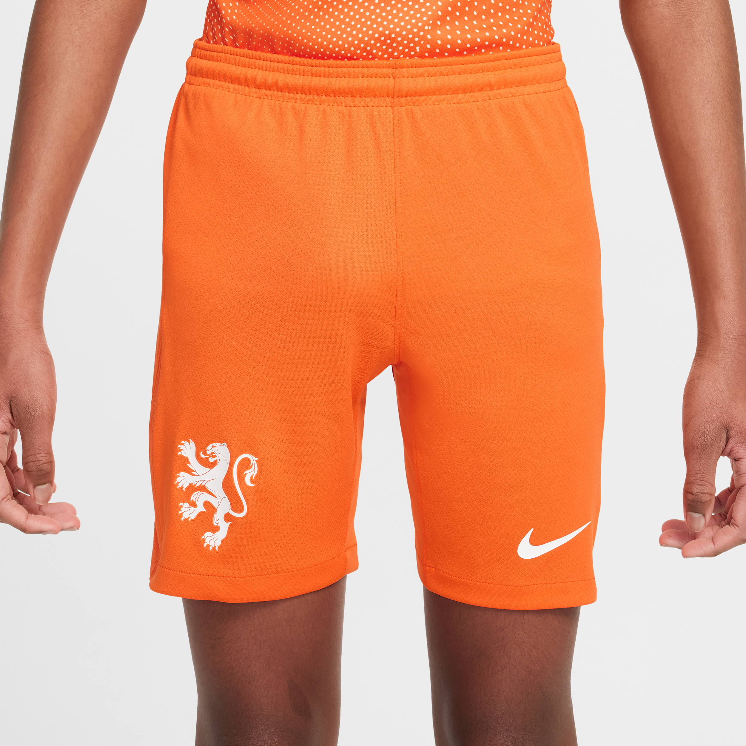 Thumbnail - Niederlande 2025/26 Stadium Home Nike Replika-Fußballshorts mit Dri-FIT-Technologie (ältere Kinder) - Orange