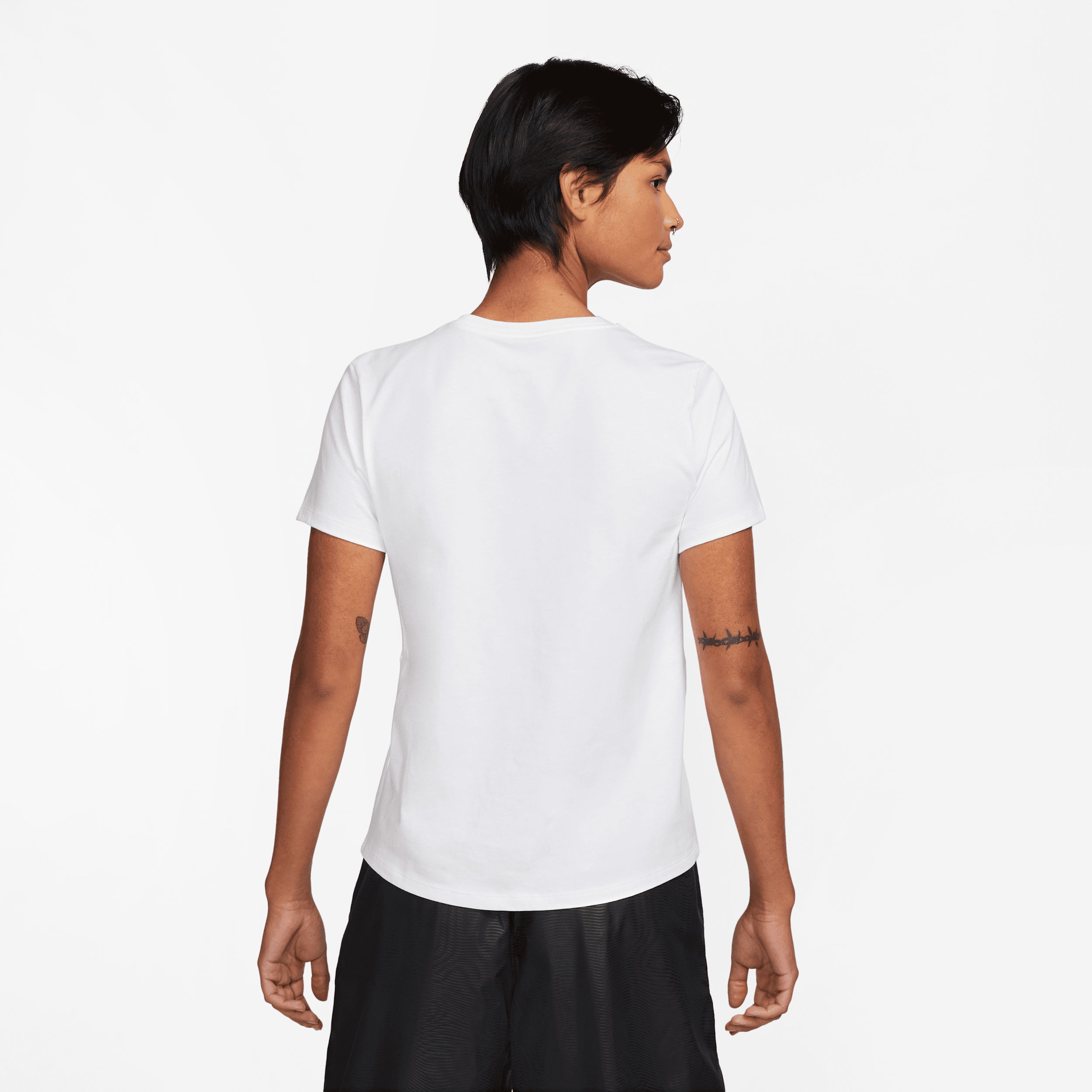 Tee-shirt à logo Nike Sportswear Essentials pour femme - Blanc