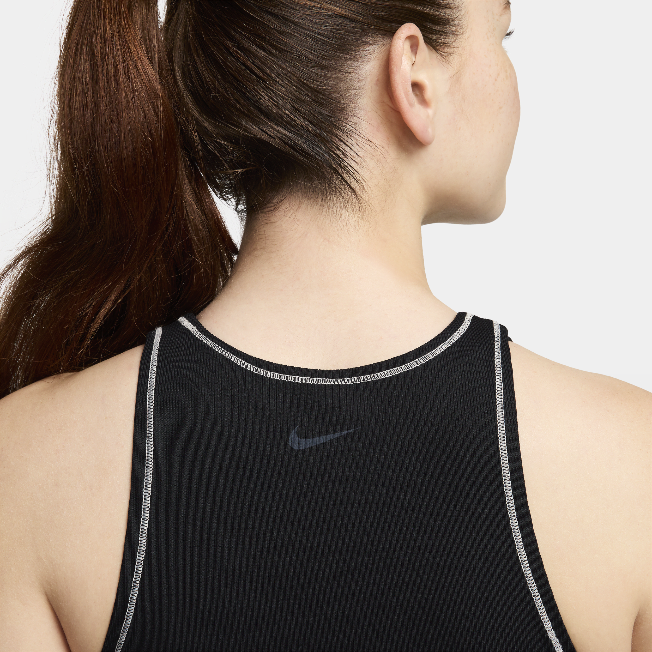 Nike One Fitted Dri-FIT geribde tanktop voor dames Zwart