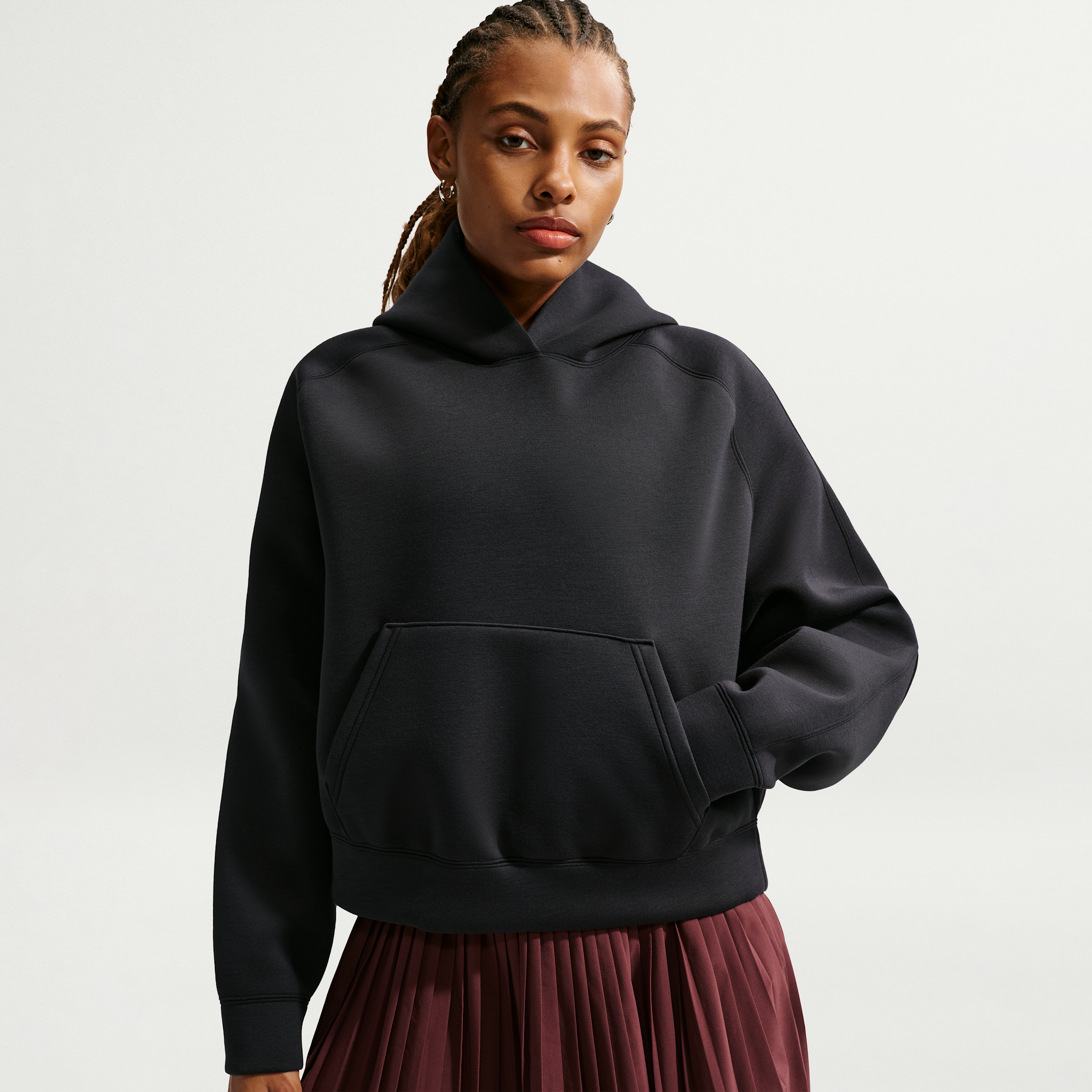 Oversized Nike Pregame Fleece-hættetrøje til kvinder - sort