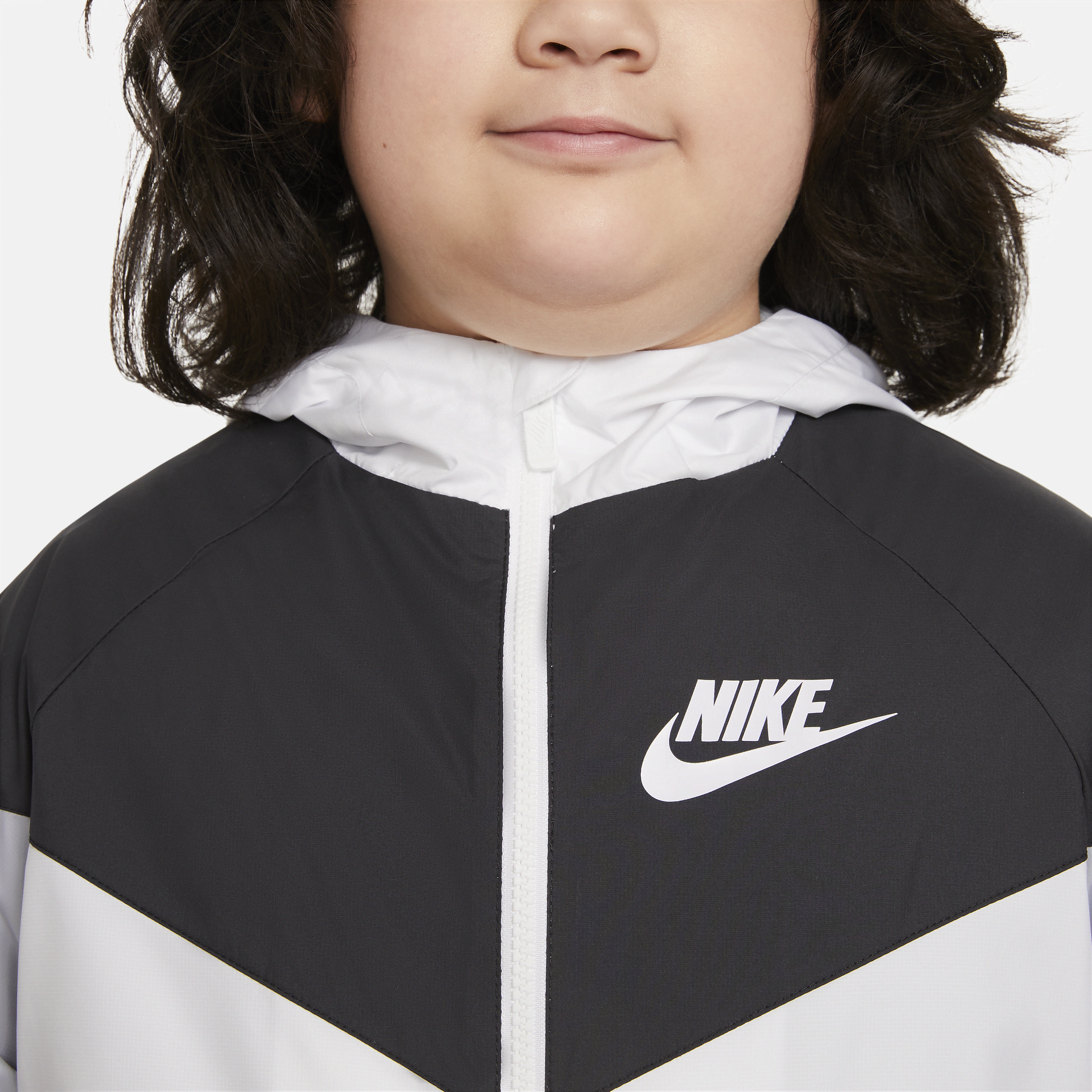Nike Sportswear Windrunner ruimvallend jongensjack op heuplengte met capuchon (ruimere maten) Wit