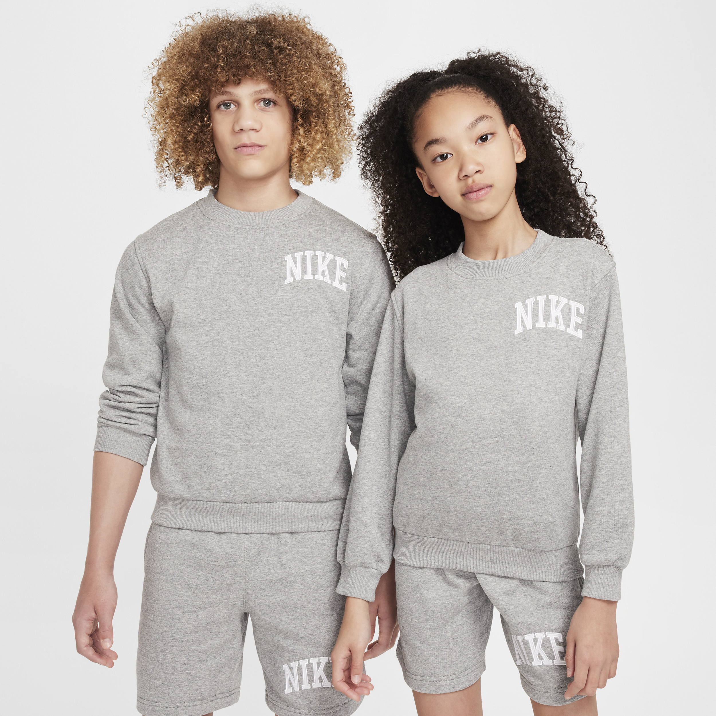 Nike Sportswear Club Older Kids' French Terry Crew-Neck Sweatshirt - Grey - Fleece > Club Fleece