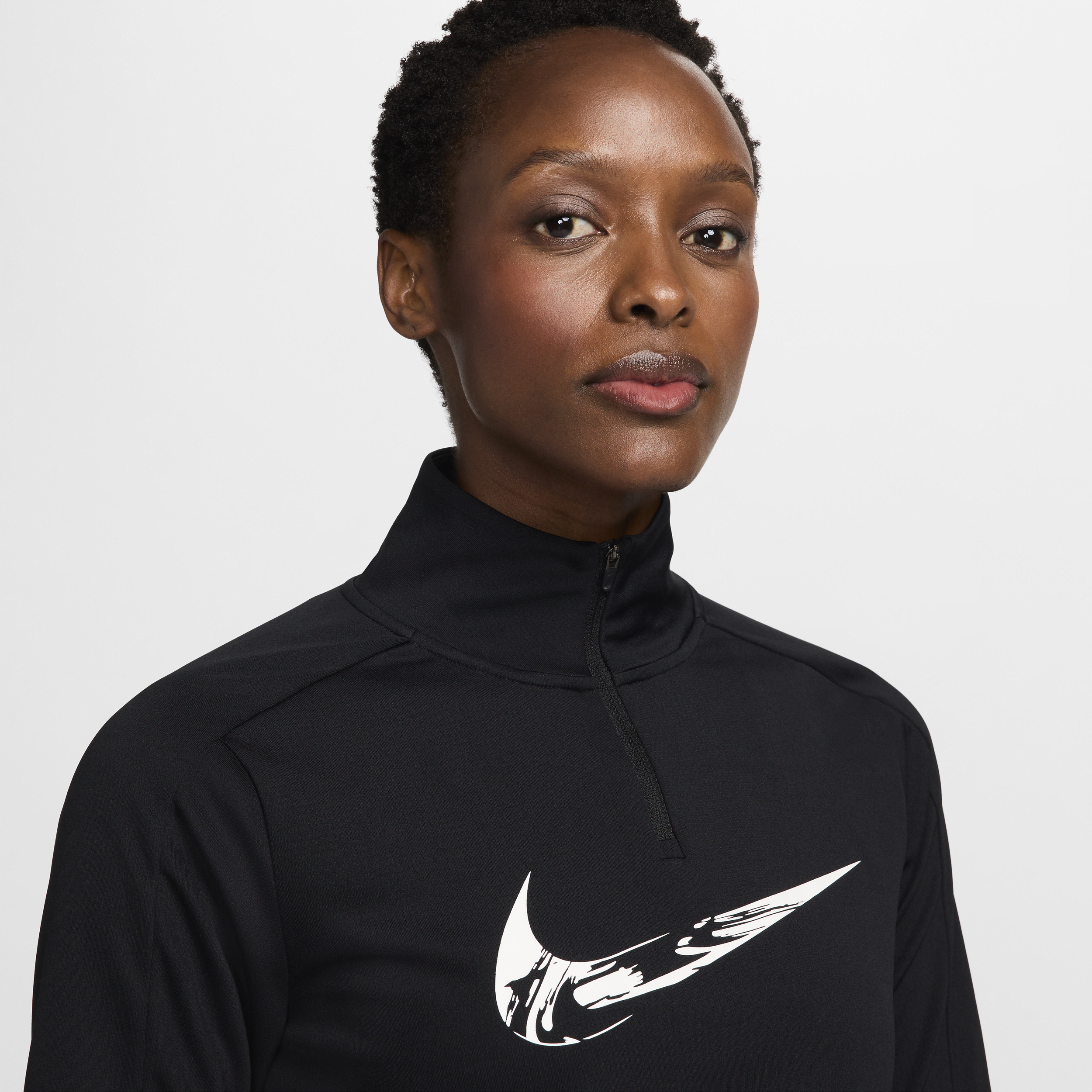 Vêtement deuxième couche de running Dri-FIT à 1/4 de zip Nike Swoosh pour femme - Noir