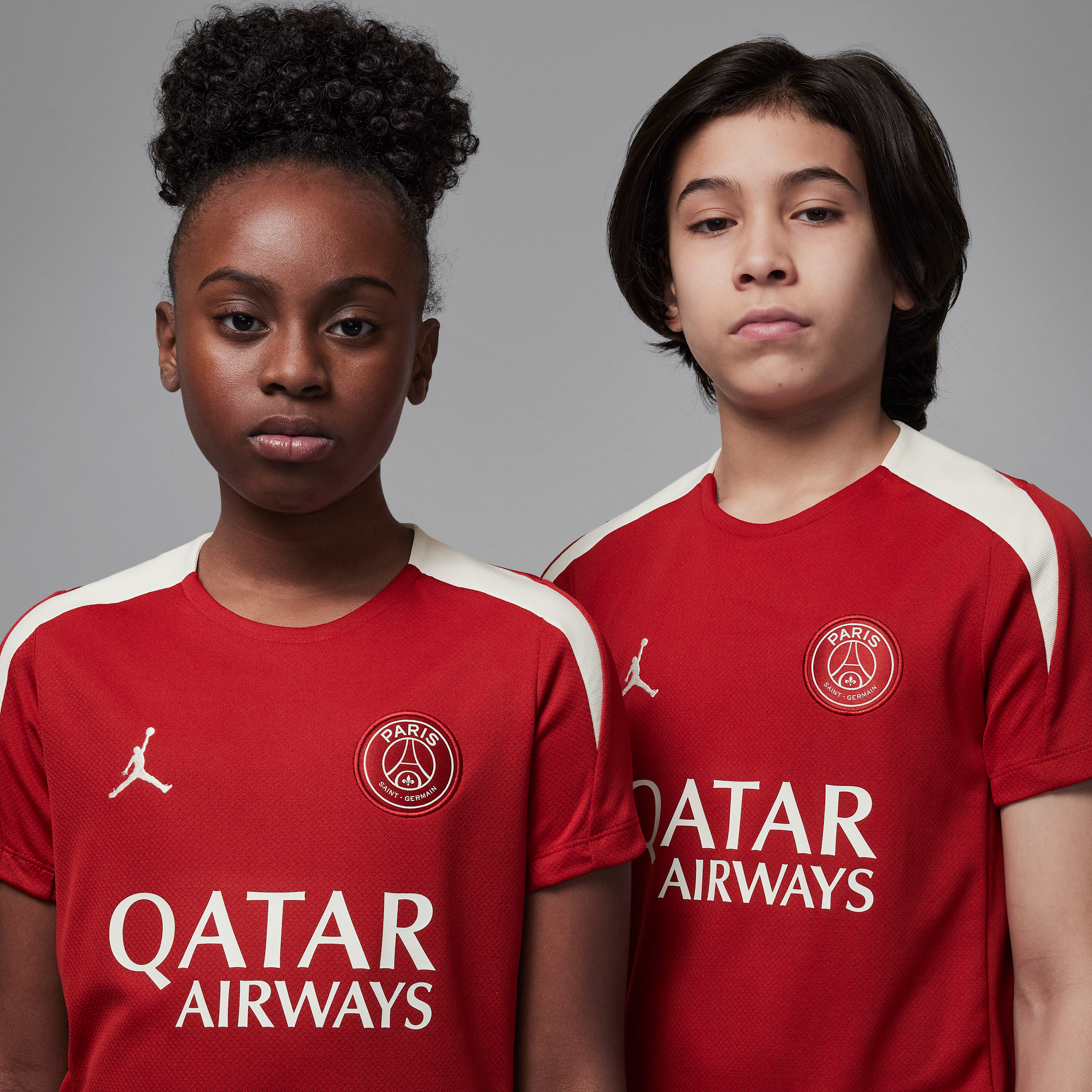 Thumbnail - Paris Saint-Germain Strike Fourth Jordan Dri-FIT Kurzarm-Fußballoberteil aus Strickmaterial (ältere Kinder) - Rot