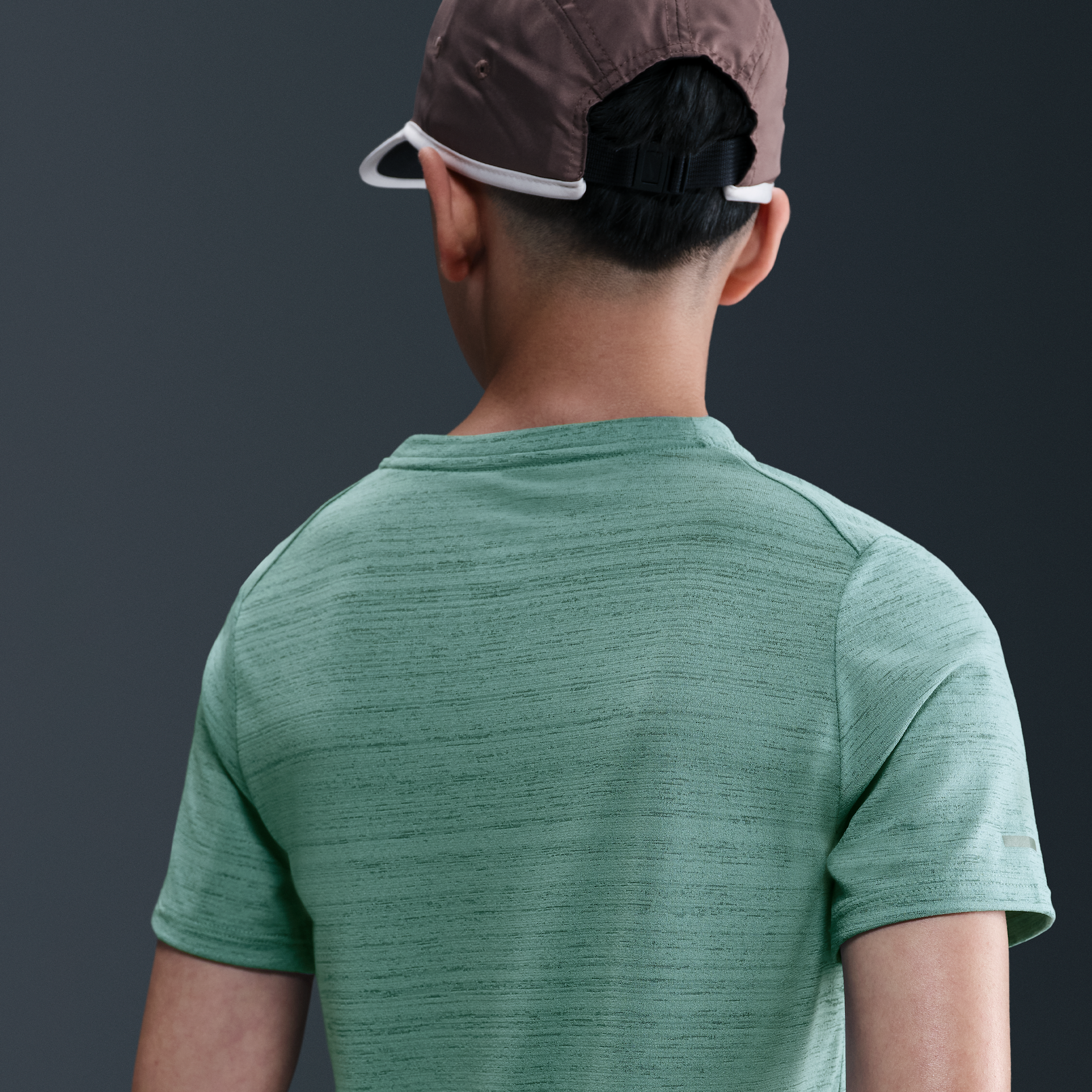 Thumbnail - Nike Dri-FIT Miler Trainingsoberteil für ältere Kinder (Jungen) - Grün