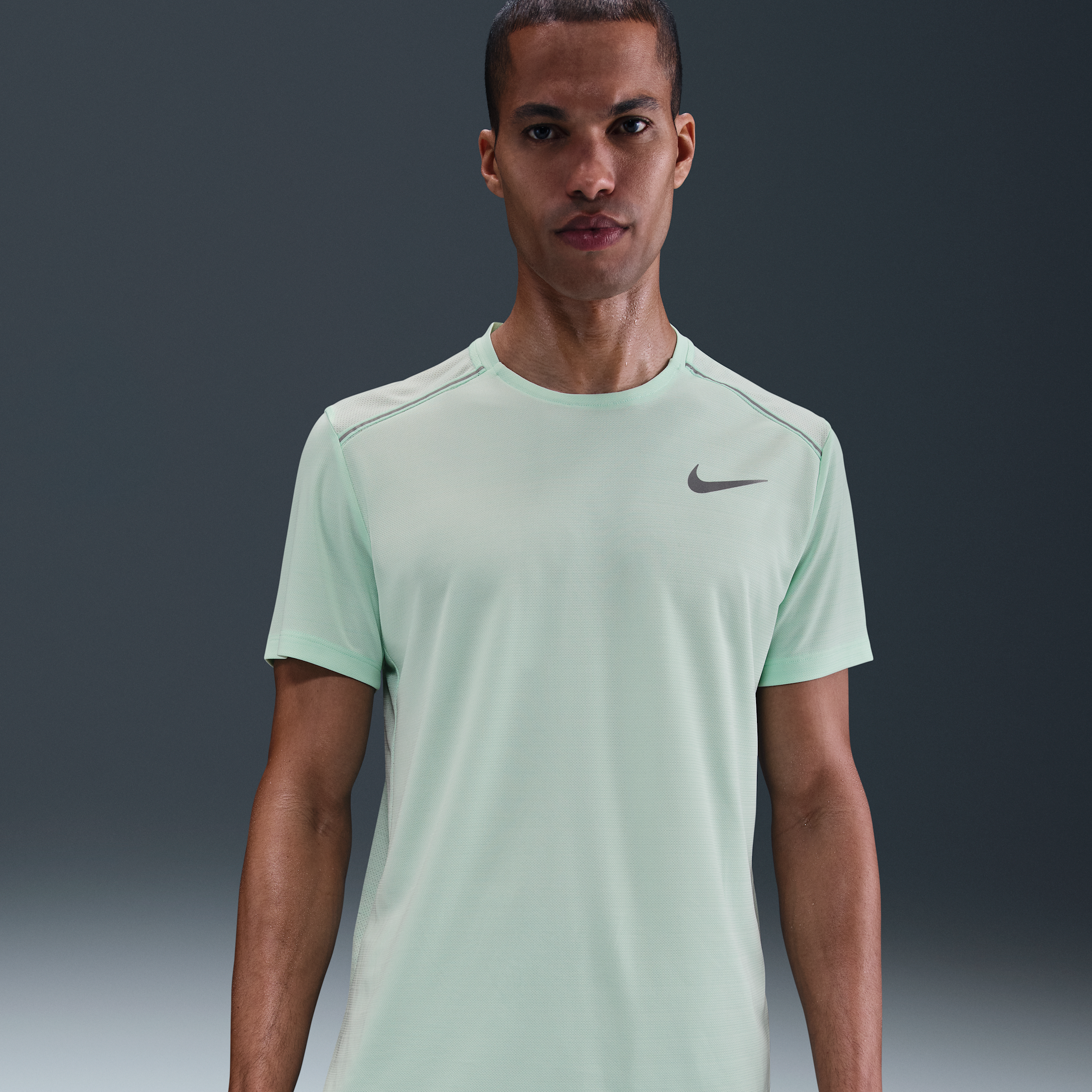 Thumbnail - Nike Miler Kurzarm-Laufoberteil für Herren - Grün