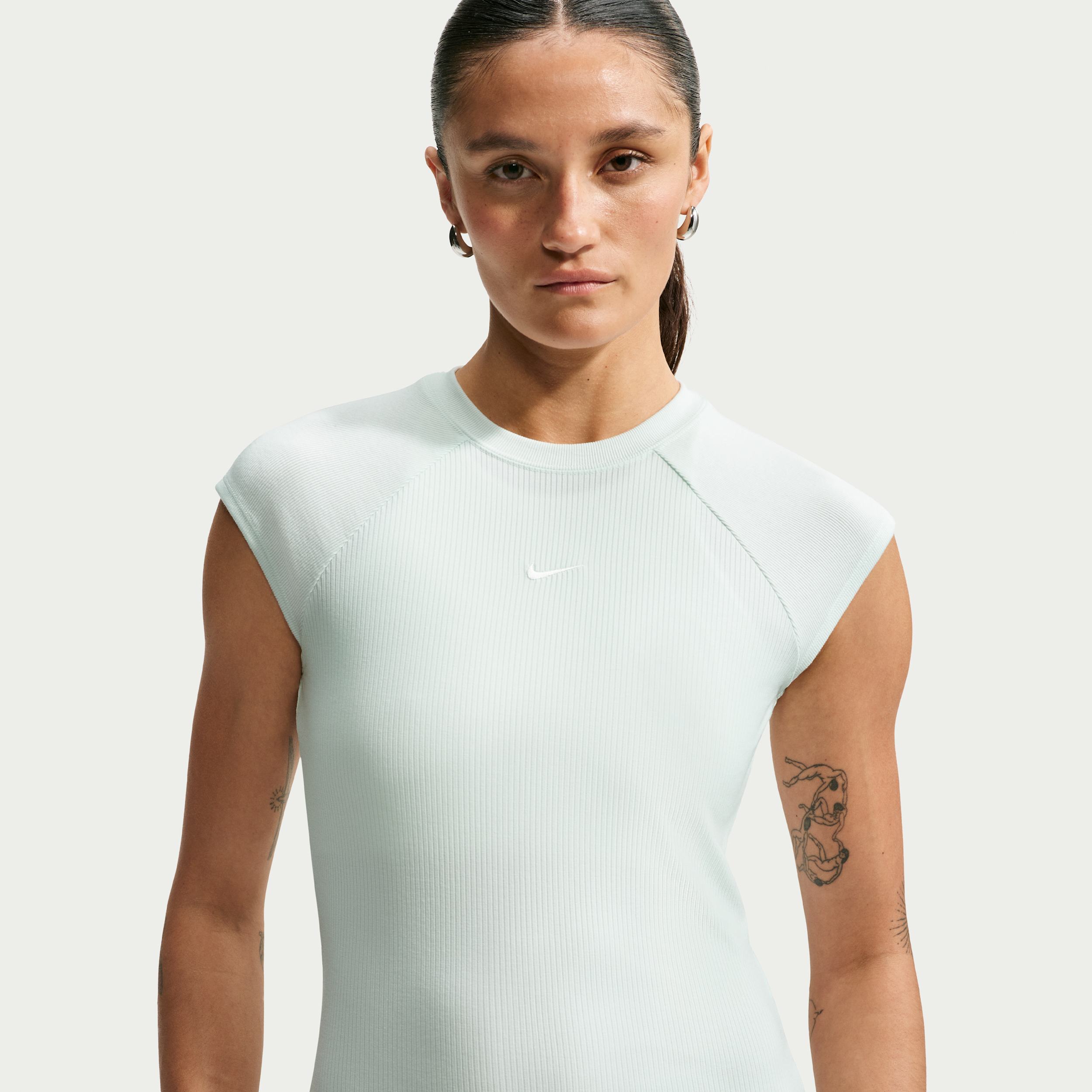 Nike Chill Knit kortærmet ribtop med tætsiddende pasform til kvinder - grøn