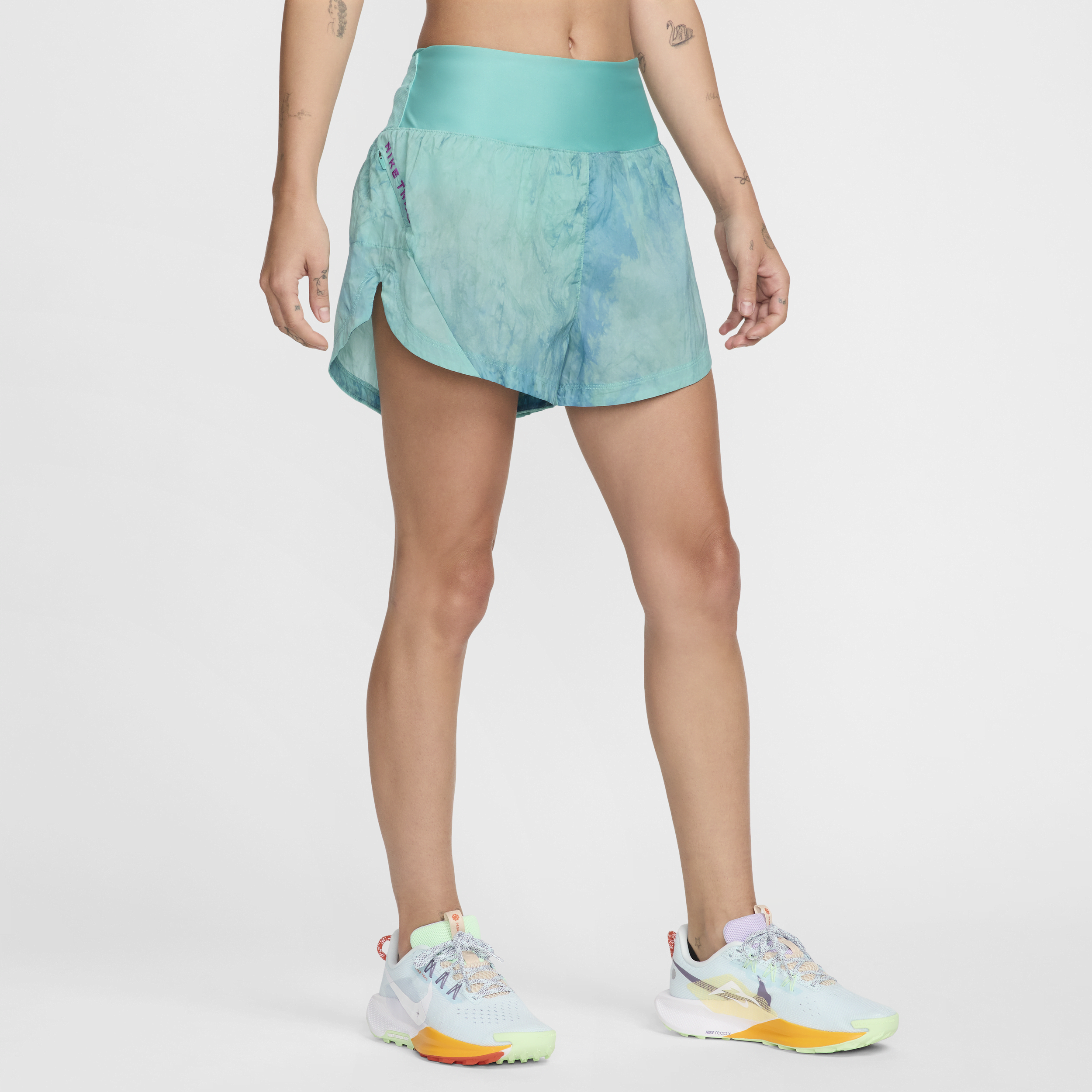 Nike Trail Repel hardloopshorts met halfhoge taille en binnenbroekje voor dames (8 cm) Groen