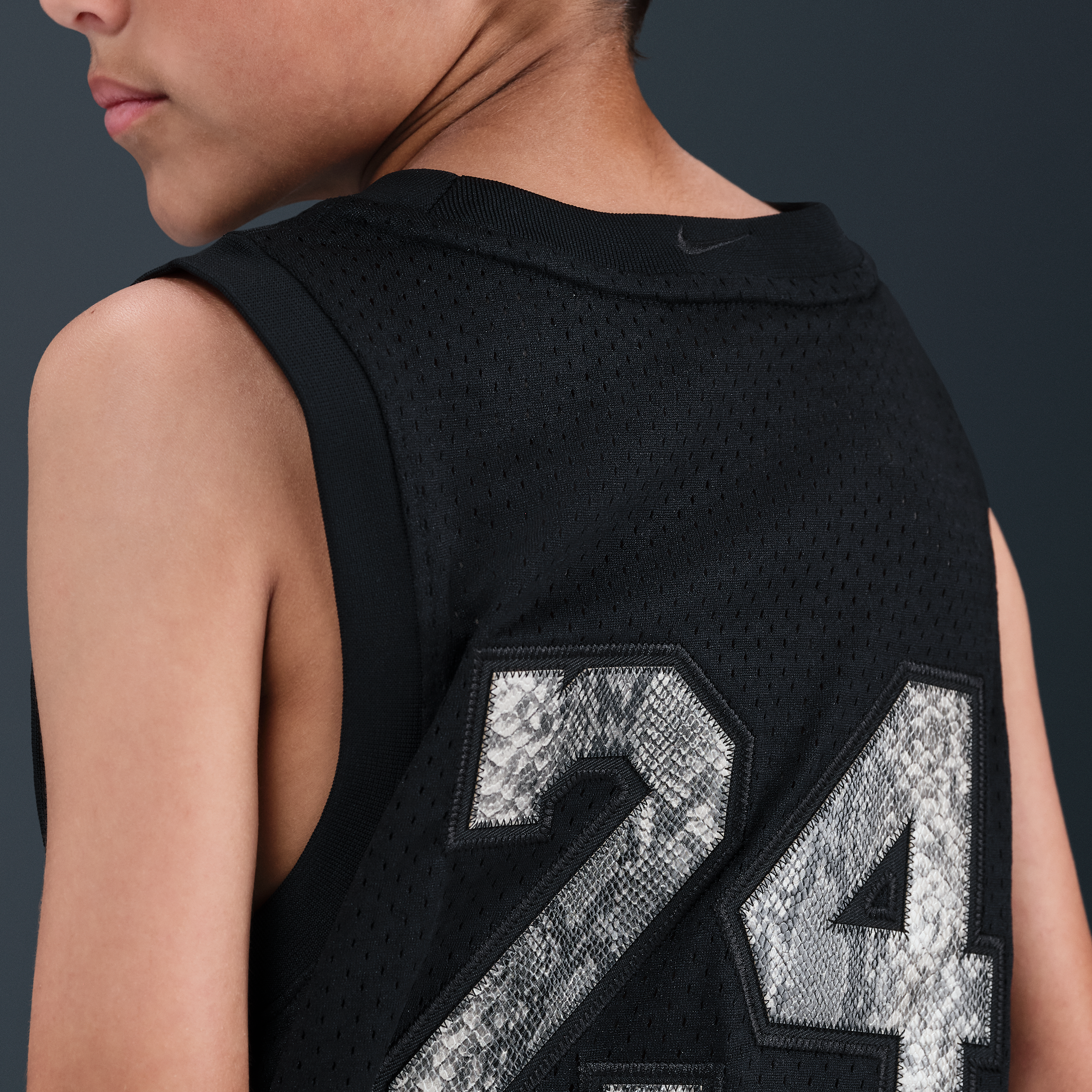 Thumbnail - Kobe Basketballschuh (ältere Kinder) - Schwarz