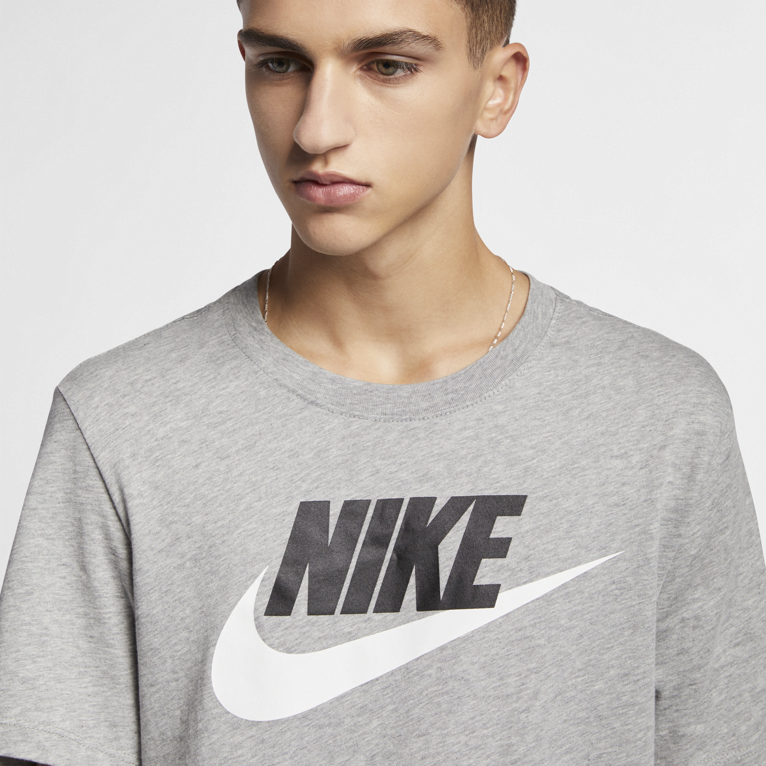 T-shirt Nike Sportswear pour Homme - Gris