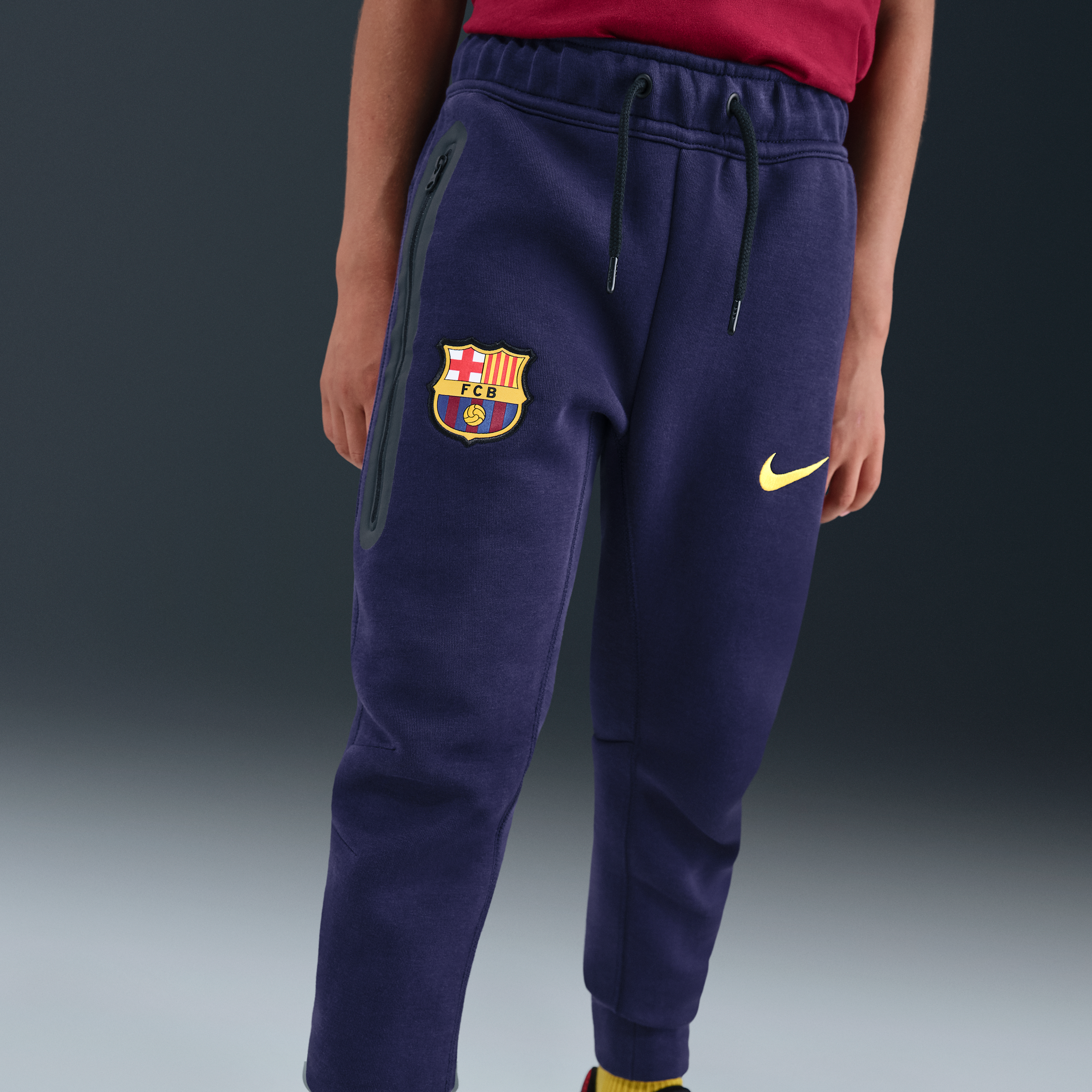 Thumbnail - FC Barcelona Tech Nike Fleece-Fußballhose (ältere Kinder, Jungen) - Lila