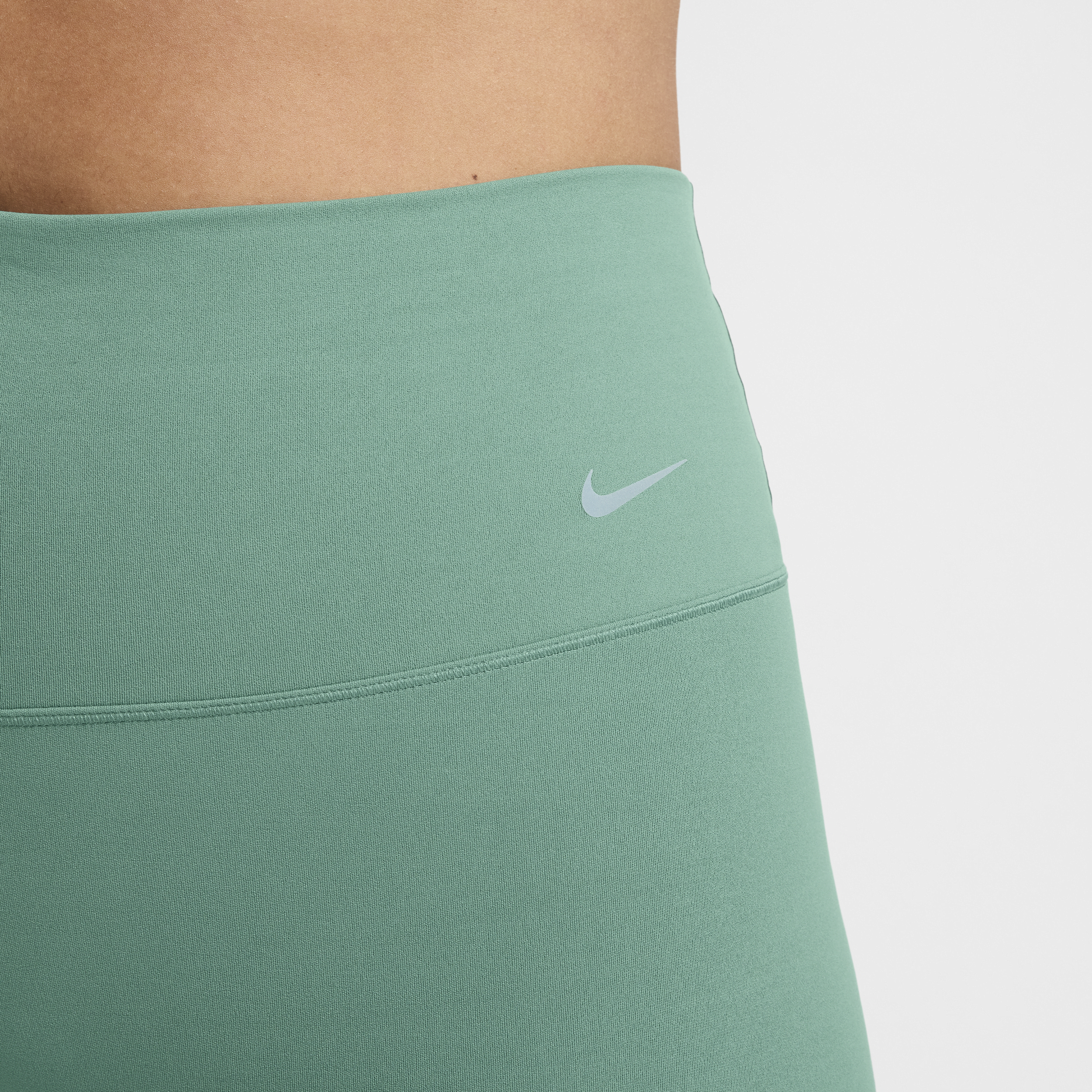 Nike Zenvy Bikeshorts met iets ondersteunende hoge taille voor dames (21 cm) Groen