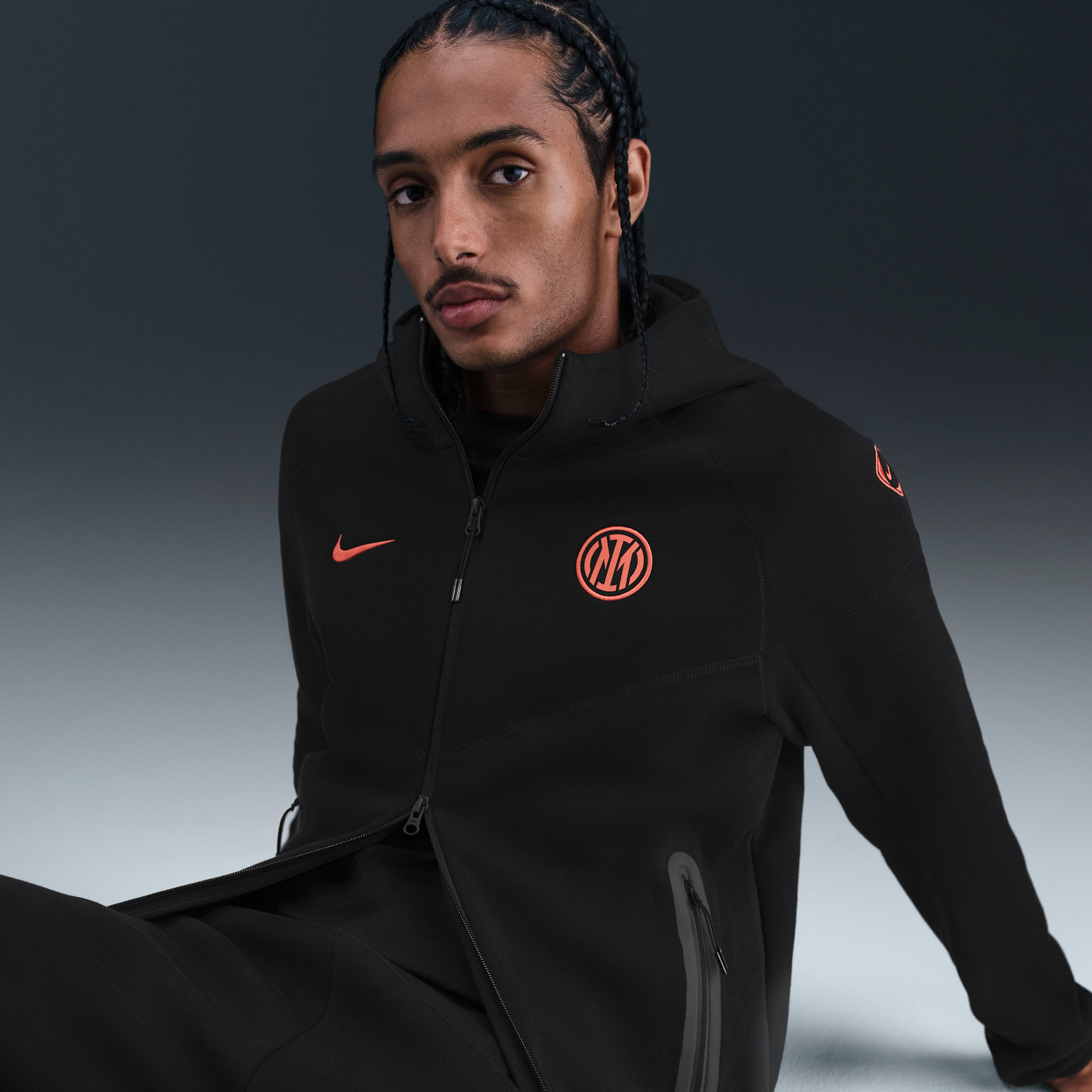 Thumbnail - Inter Mailand Tech Windrunner Nike Total 90 Football Fleece-Hoodie (Herren) - Schwarz