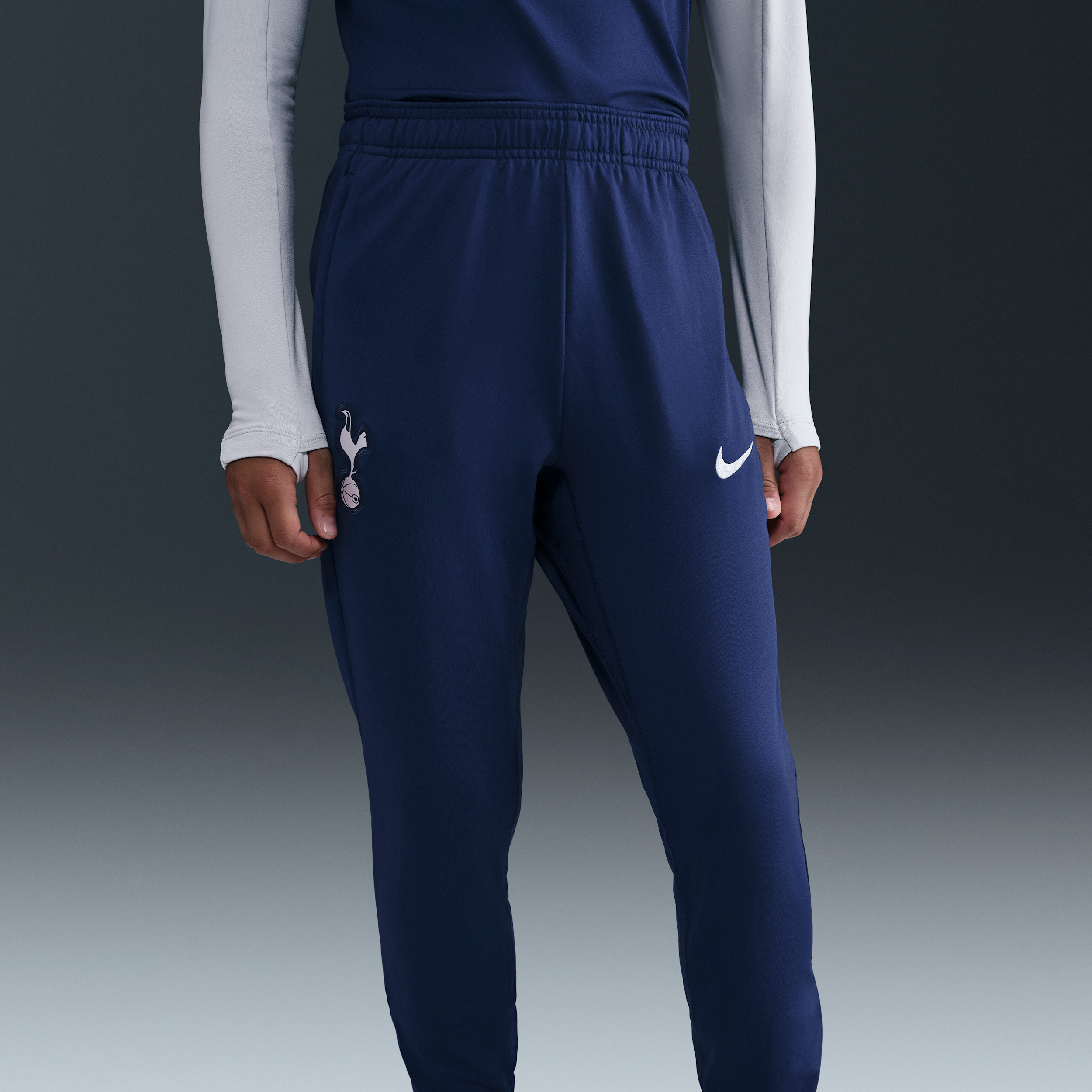 Thumbnail - Tottenham Hotspur Strike Nike Dri-FIT Strick-Fußballhose für ältere Kinder - Blau