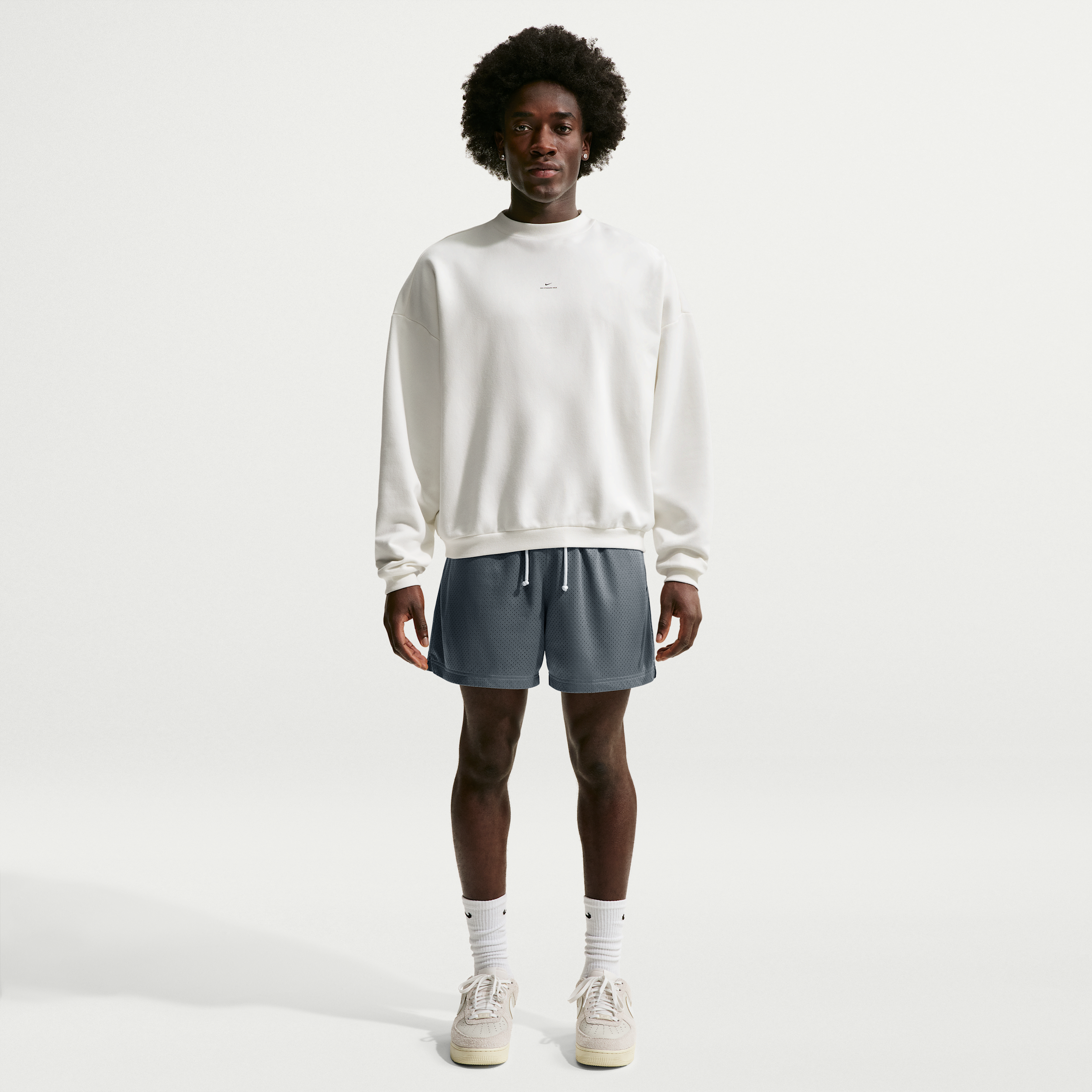 Thumbnail - Nike Standard Issue Trainings-Basketballshorts aus Mesh (ca. 13 cm) (Herren) - Grau