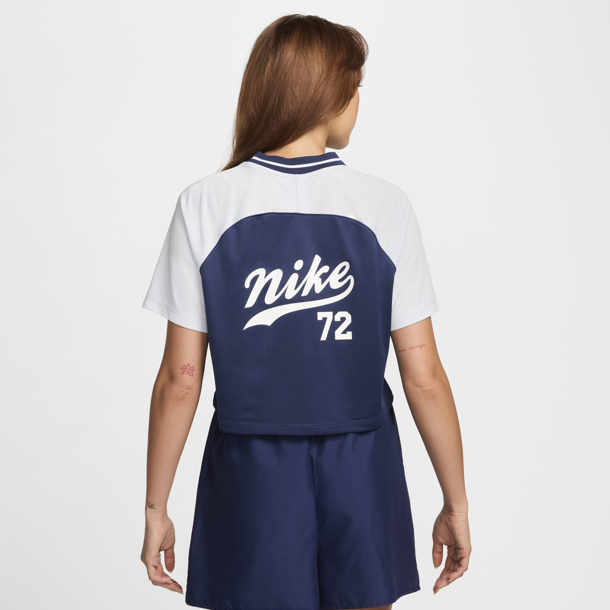 Haut court à manches courtes Nike Sportswear pour femme - Gris