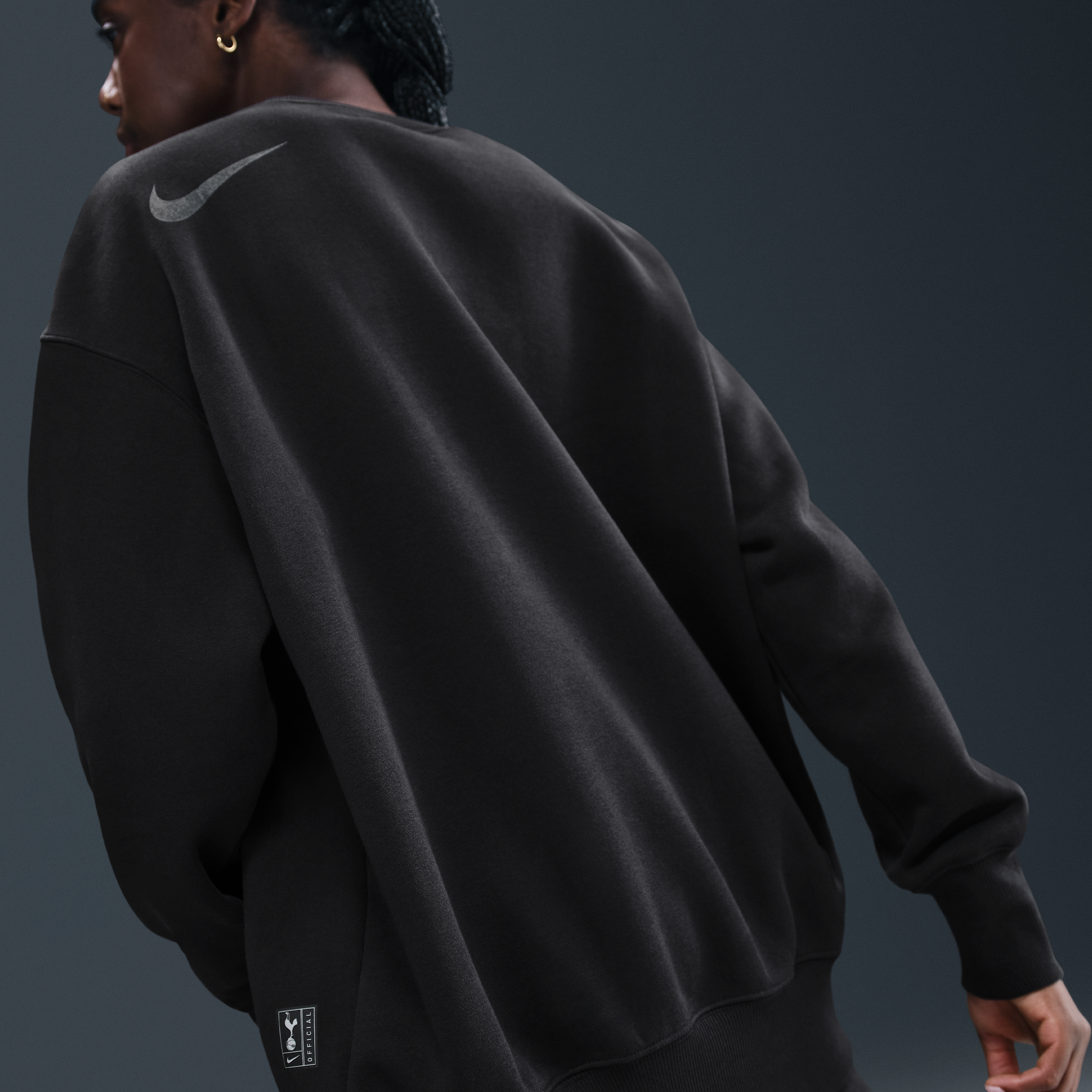 Thumbnail - Tottenham Hotspur Phoenix Fleece Nike Oversize-Fußball-Sweatshirt mit Rundhalsausschnitt (Damen) - Schwarz