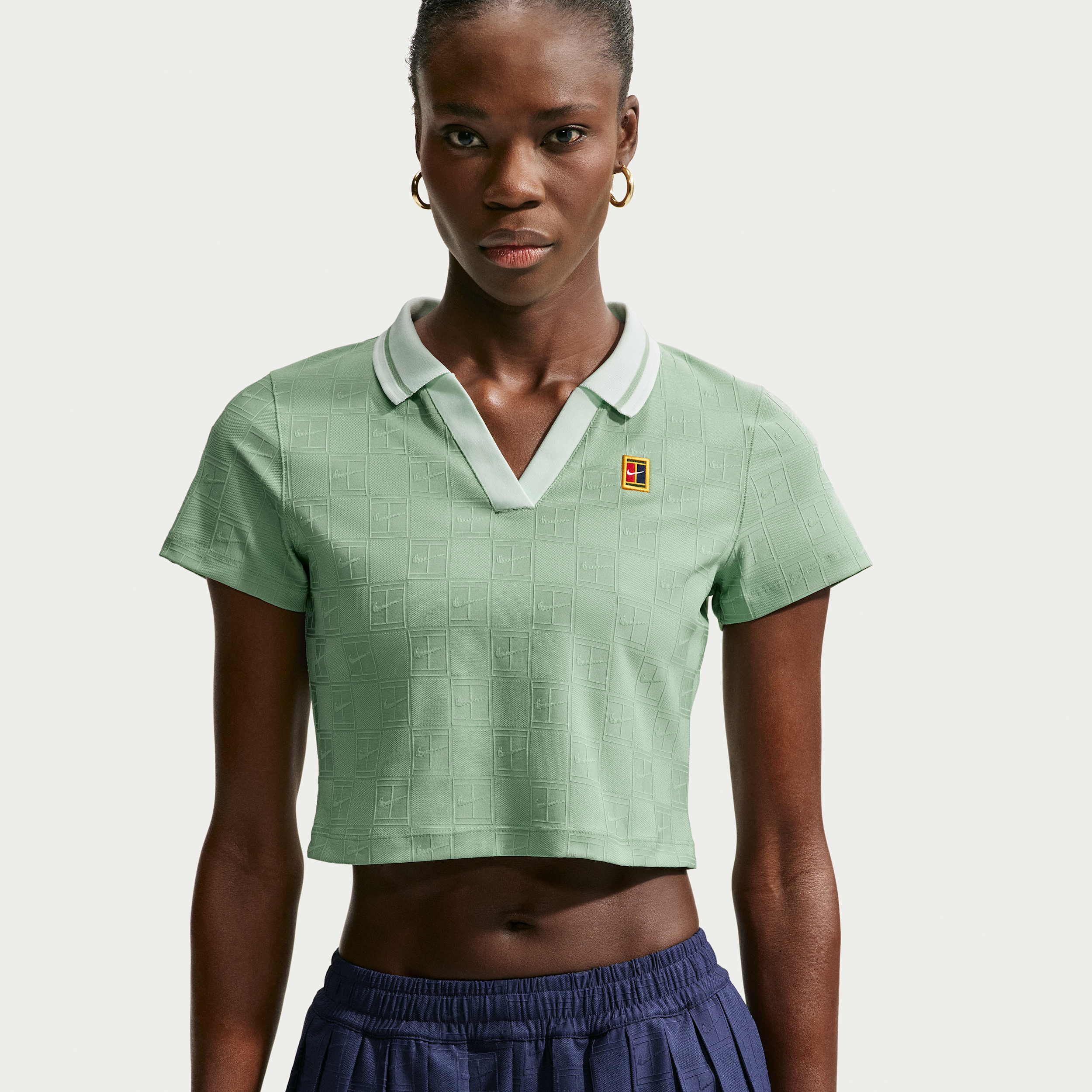 NikeCourt Court-kollektion Dri-FIT-tennispolo med kort snit til kvinder - grøn