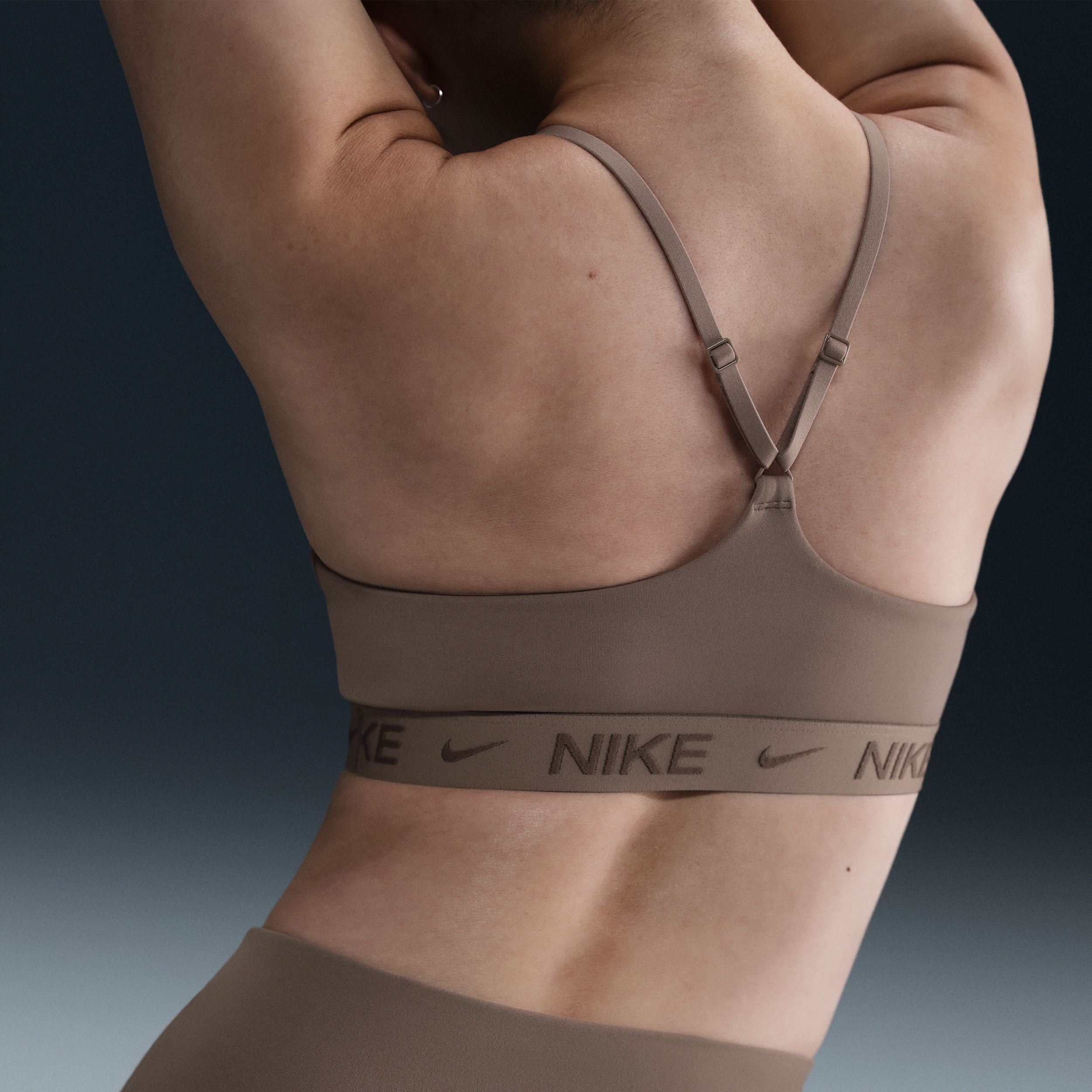 Brassière de sport réglable rembourrée à maintien léger Nike Indy pour femme - Marron