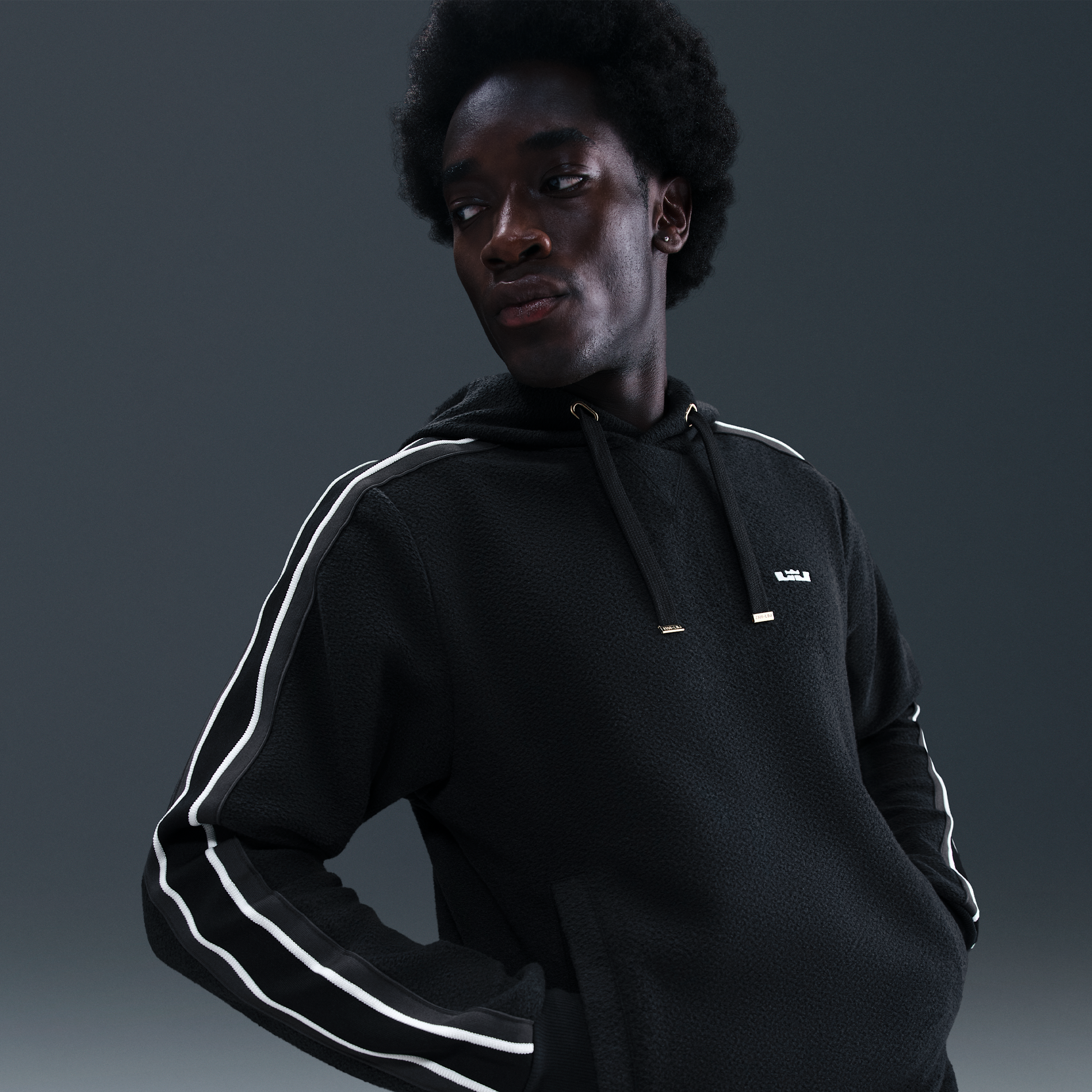 Thumbnail - LeBron Standard Issue Therma-FIT Basketball-Hoodie (Herren) - Schwarz