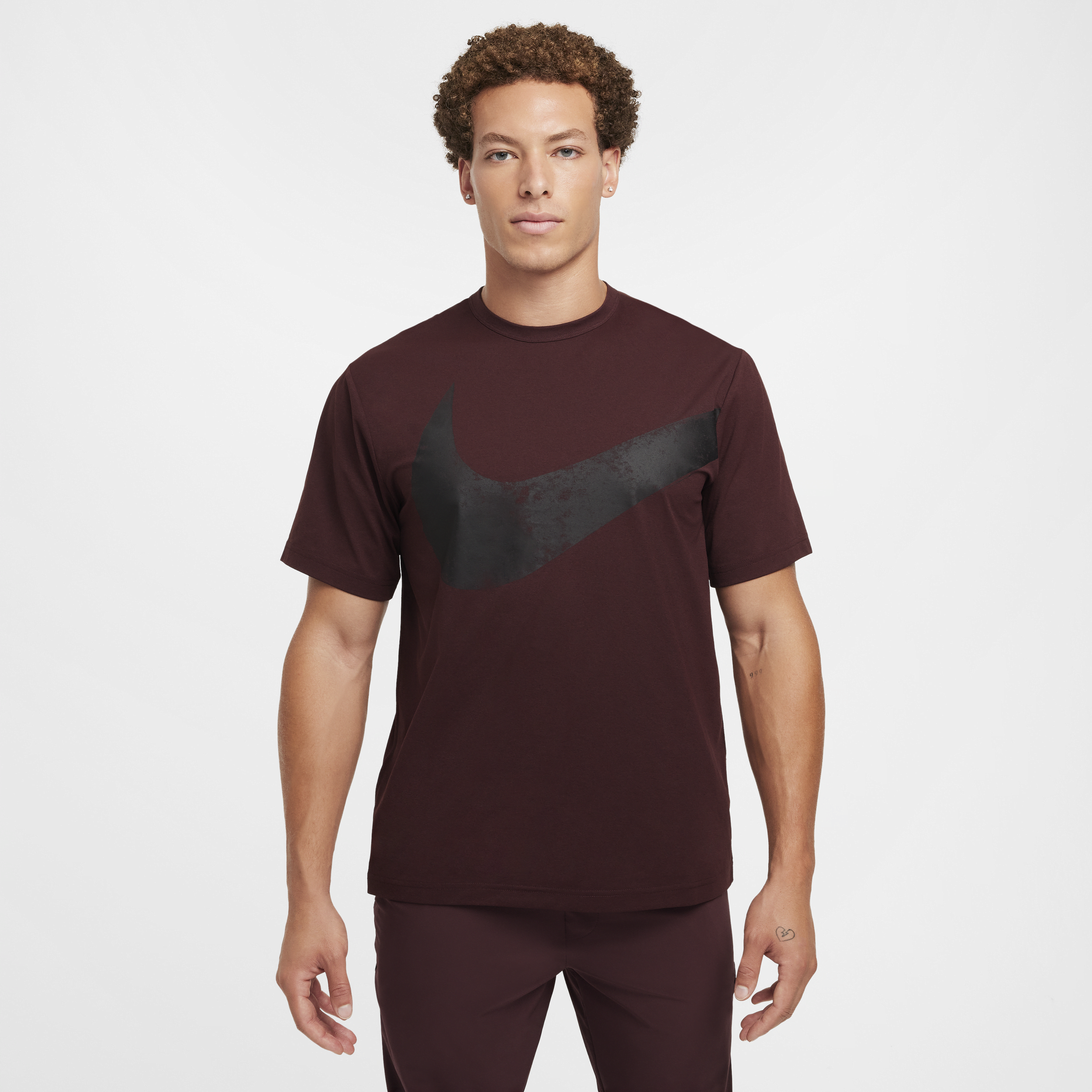 Nike Hyverse Swoosh Men's Dri-FIT Short-sleeve Fitness Top - Red - Recycled Polyester Minimum - 50% Recycled Polyester