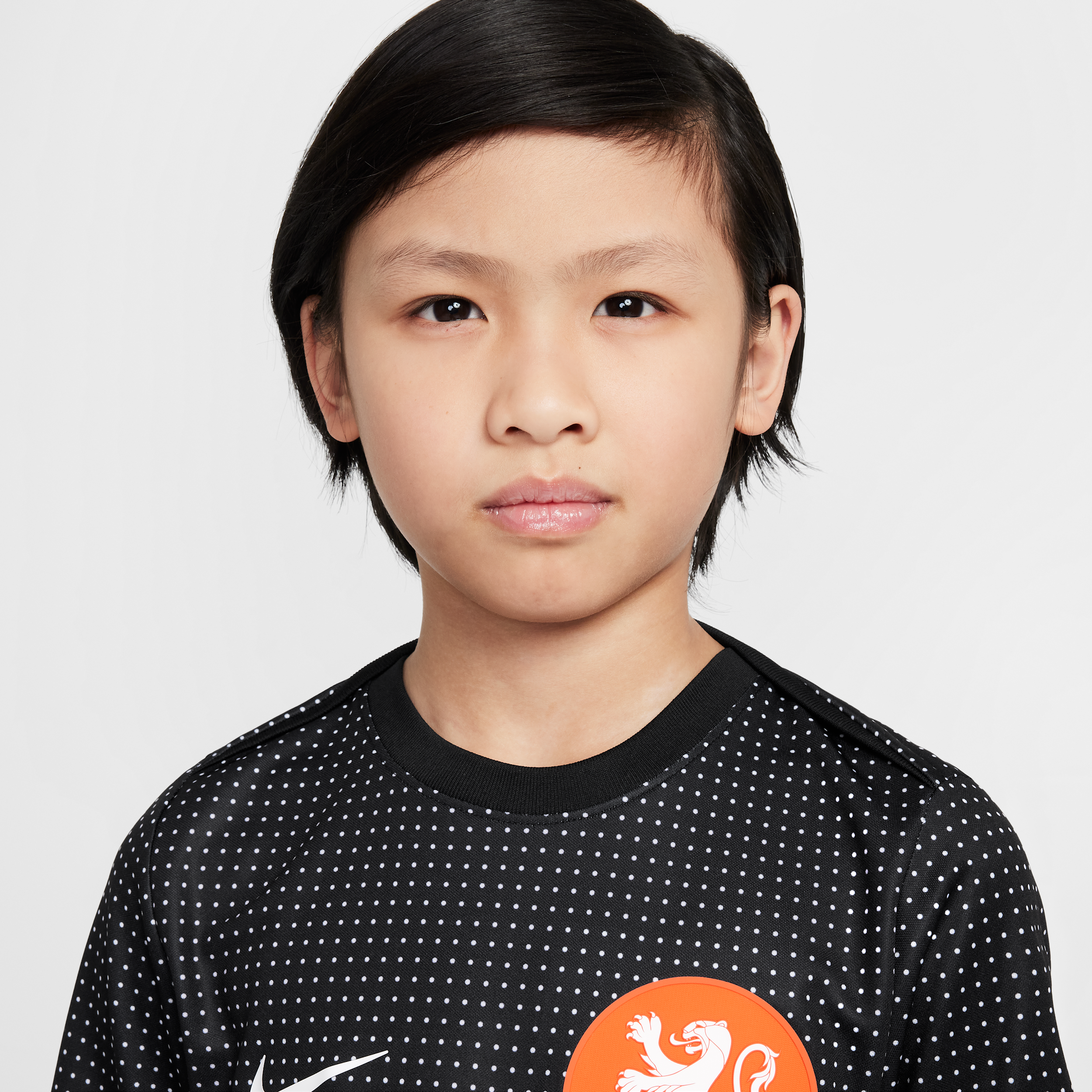 Thumbnail - Niederlande Academy Pro Nike Dri-FIT kurzärmliges Pre-Match-Fußballoberteil (ältere Kinder) - Schwarz