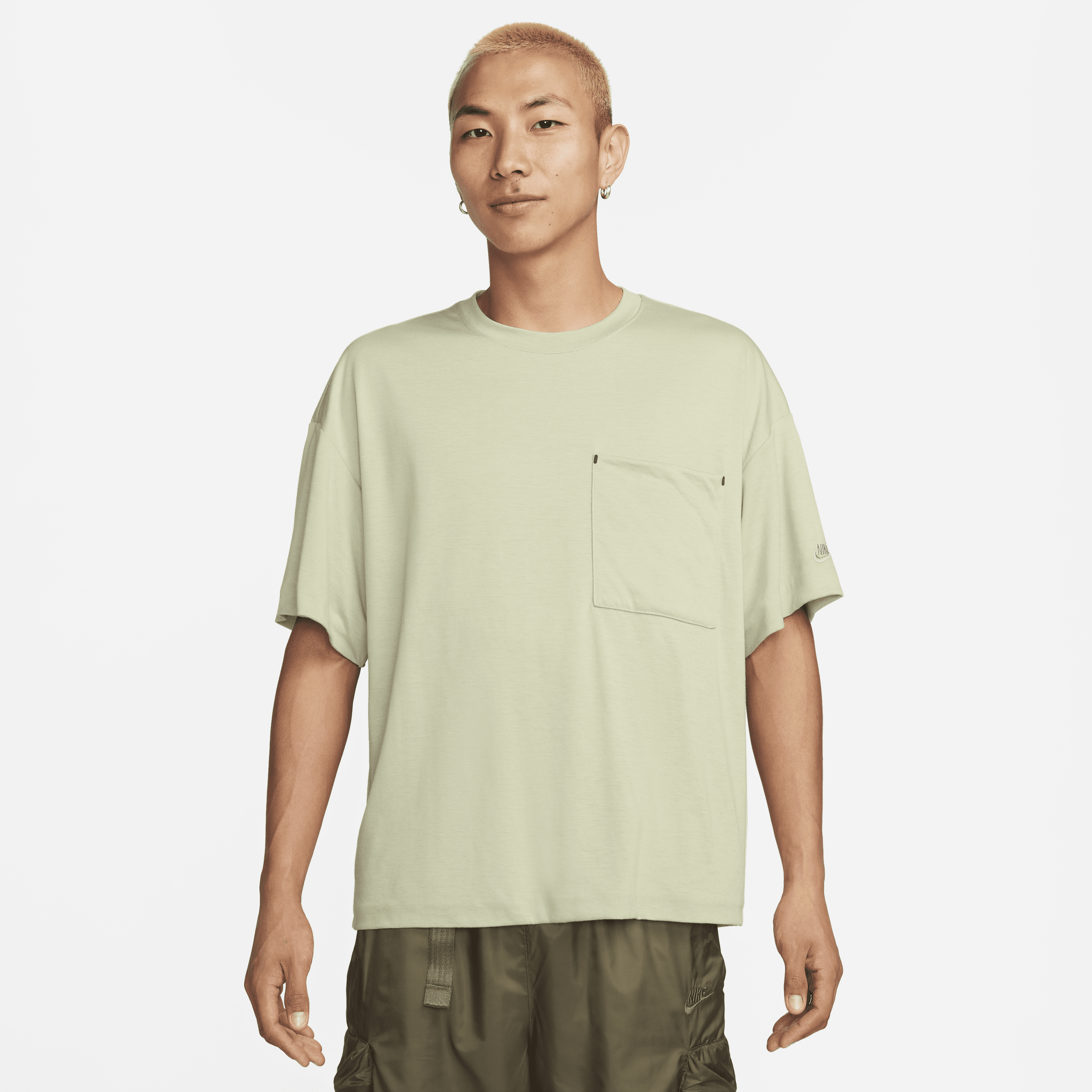 Haut à manches courtes Dri-FIT Nike Sportswear Tech Pack pour homme - Vert