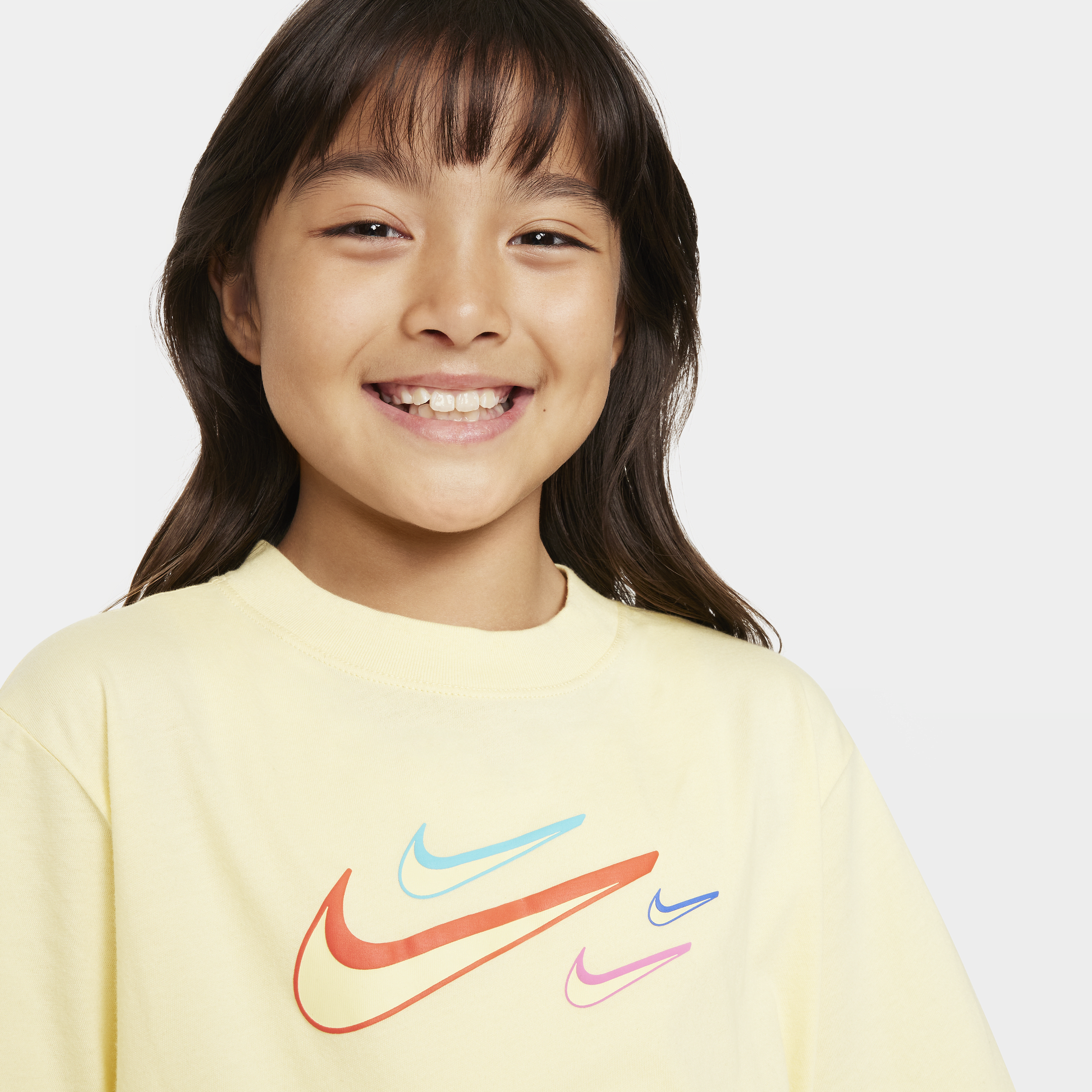 Nike Sportswear T-shirt met recht design voor meisjes Geel