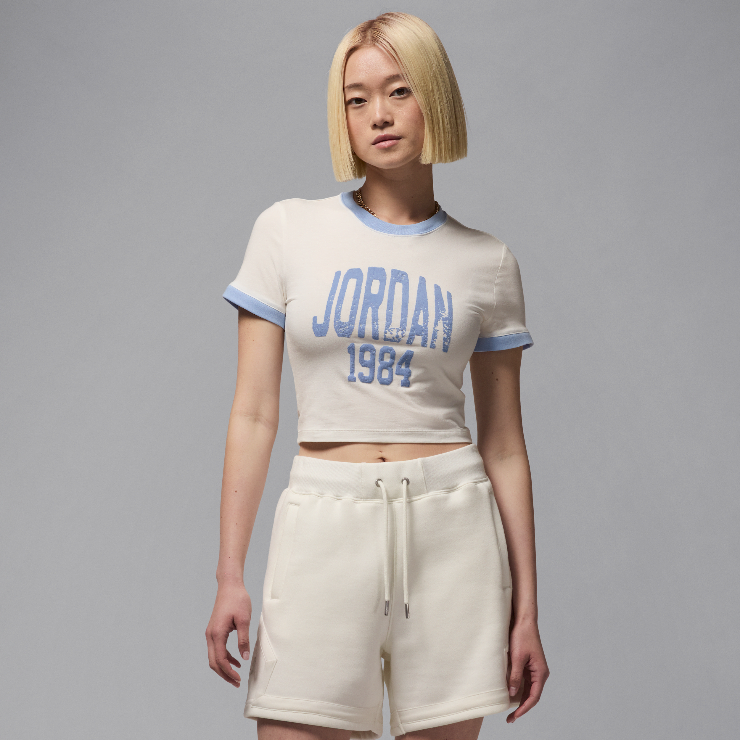 Thumbnail - Jordan Kurz-T-Shirt mit Grafik (Damen) - Weiß