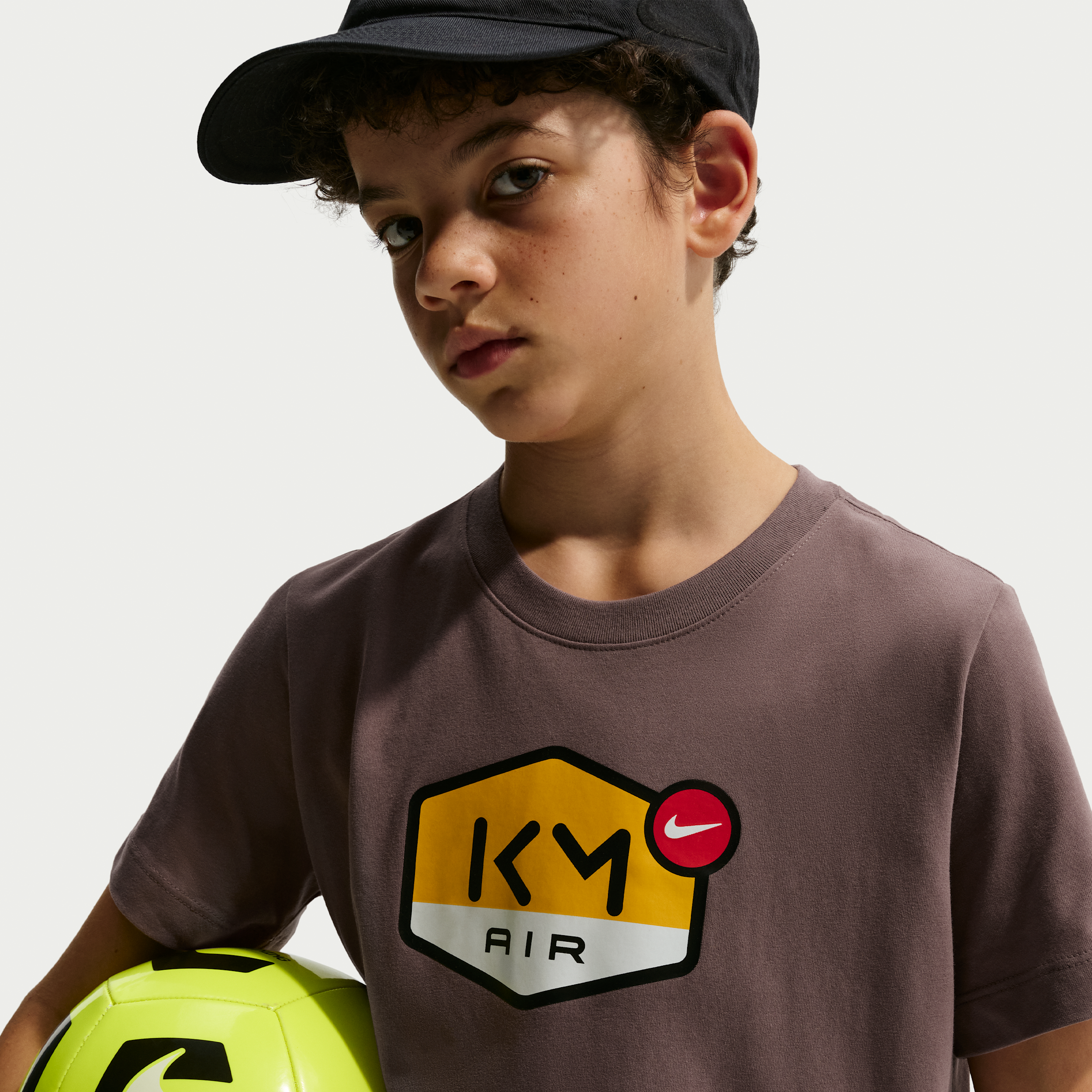 Thumbnail - Kylian Mbappé T-Shirt mit Dri-FIT-Technologie (ältere Kinder) - Braun