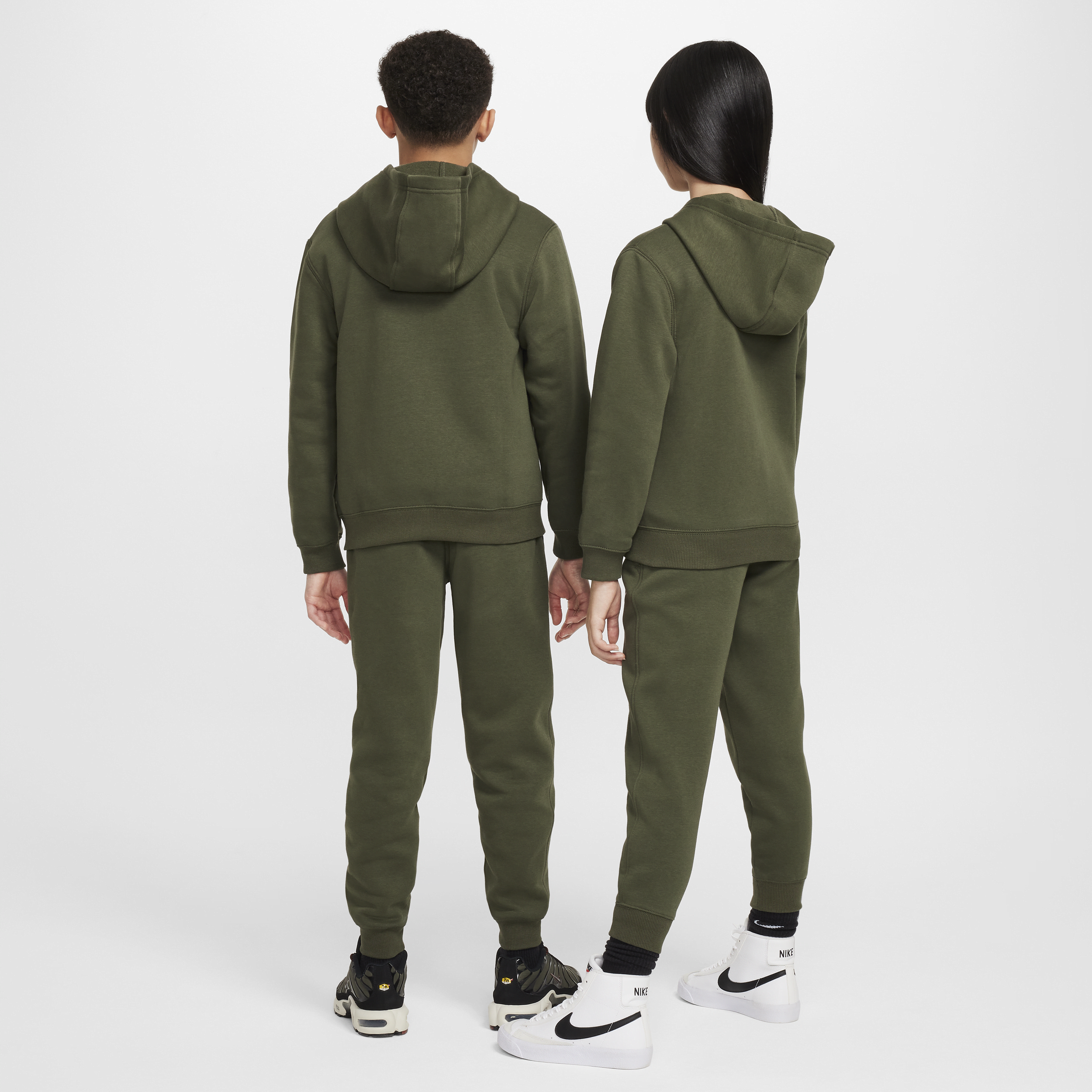 Thumbnail - Nike Club Fleece Trainingsanzug für ältere Kinder - Grün