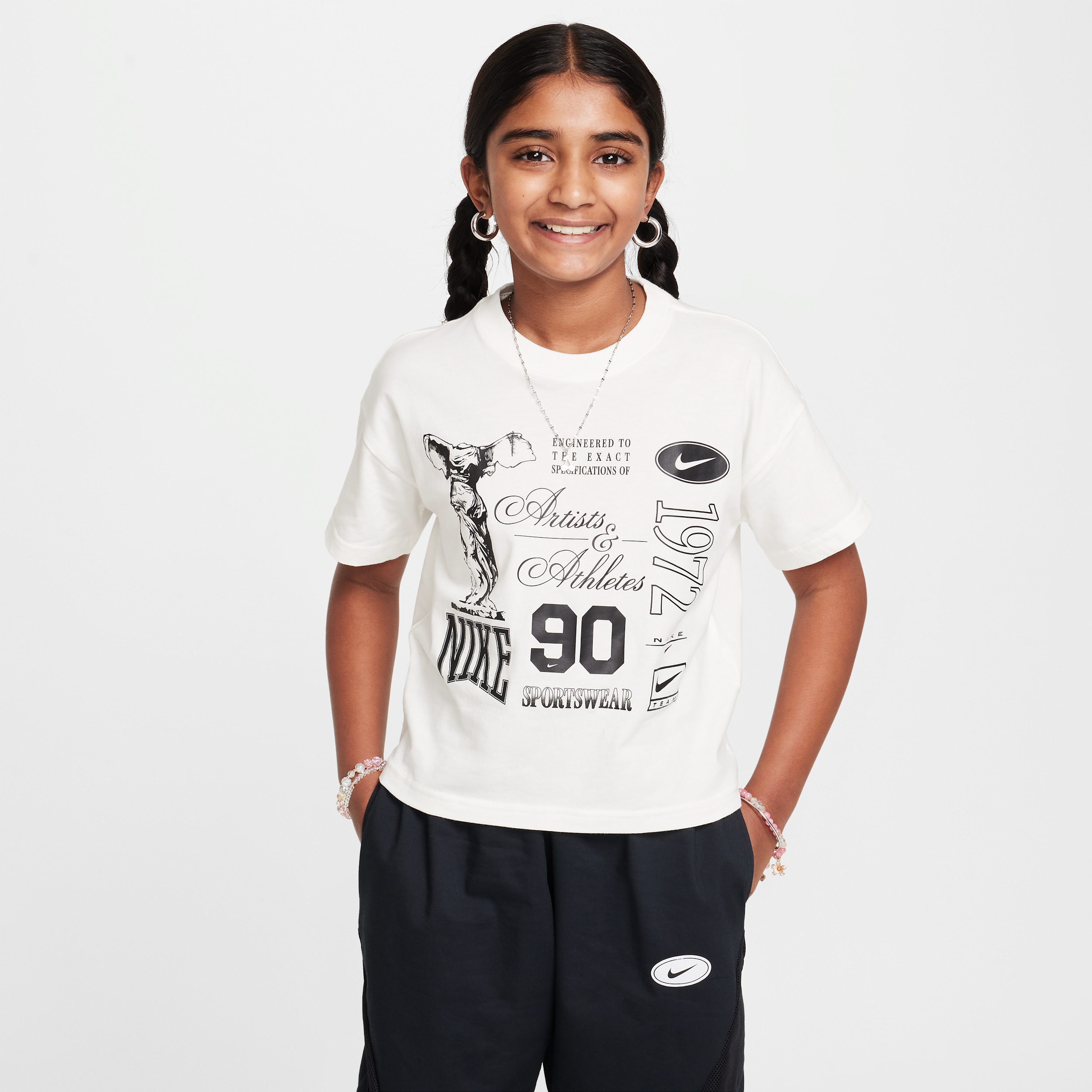 Nike Sportswear Older Kids' (Girls') T-Shirt - White