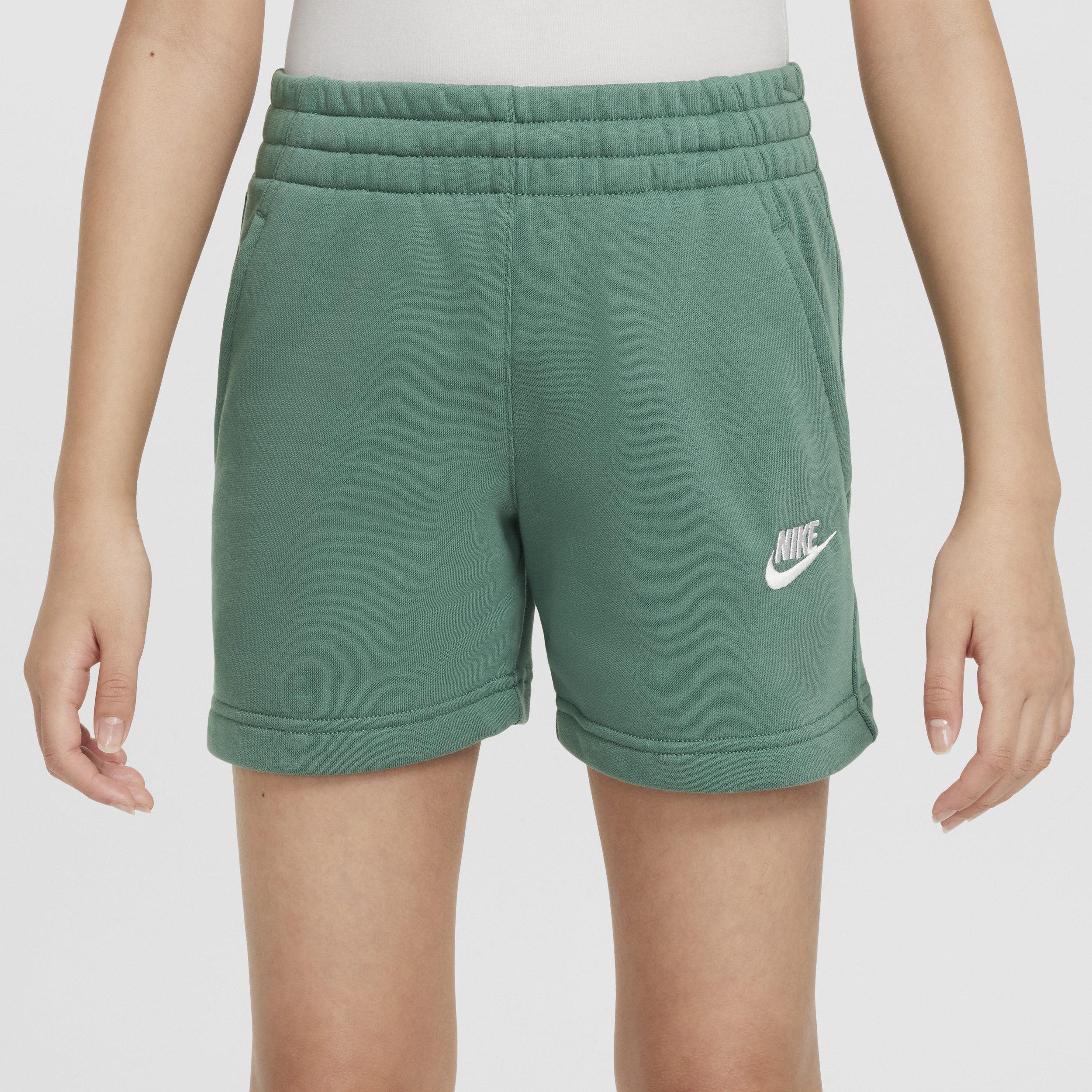 Nike Sportswear Club Fleece meisjesshorts van sweatstof (13 cm) Groen